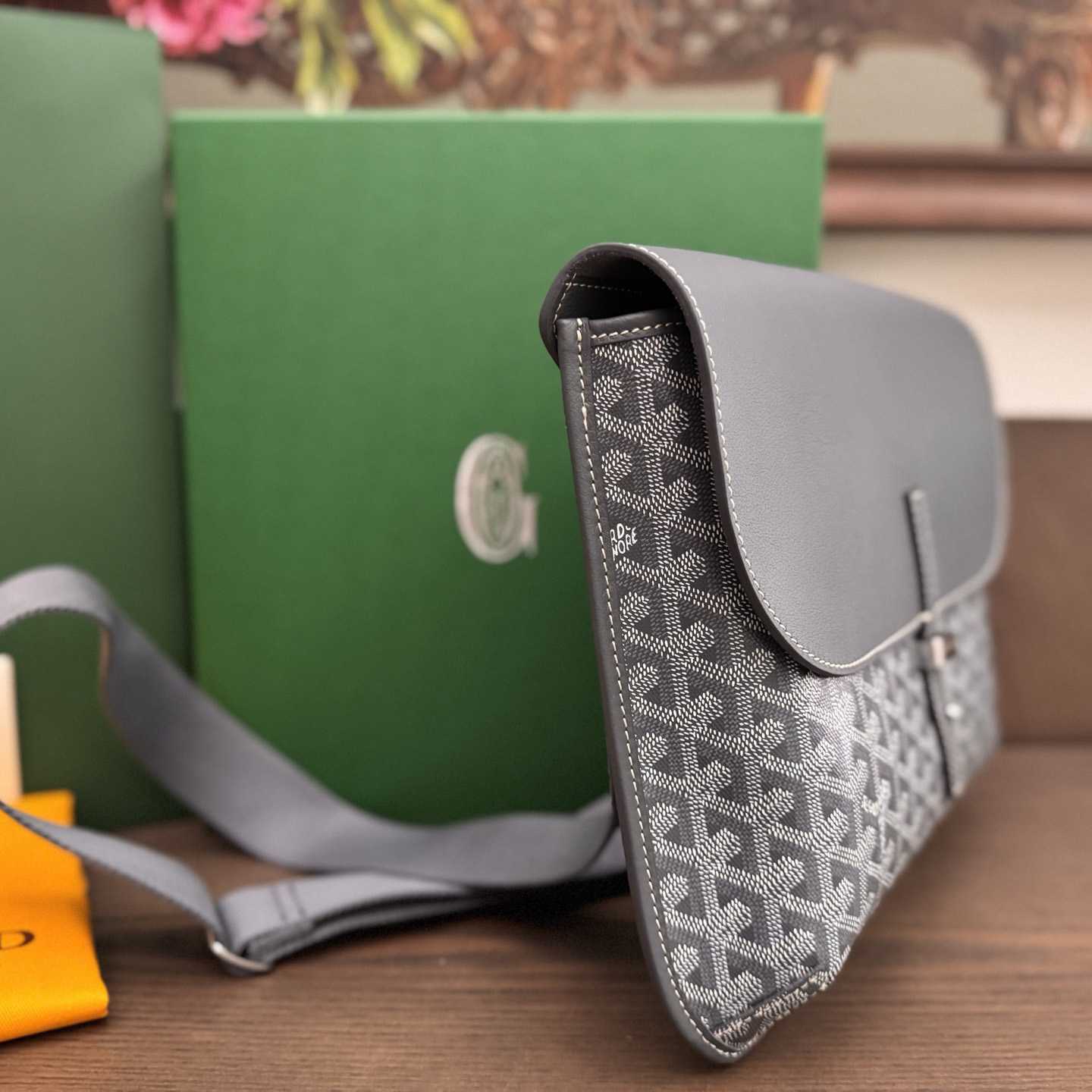 Goyard Coursier Messenger Bag - DopestKickz