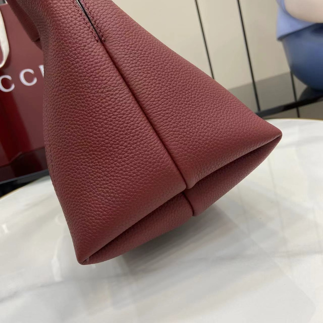 Gucci Softbit Medium Top Handle Bag - DopestKickz