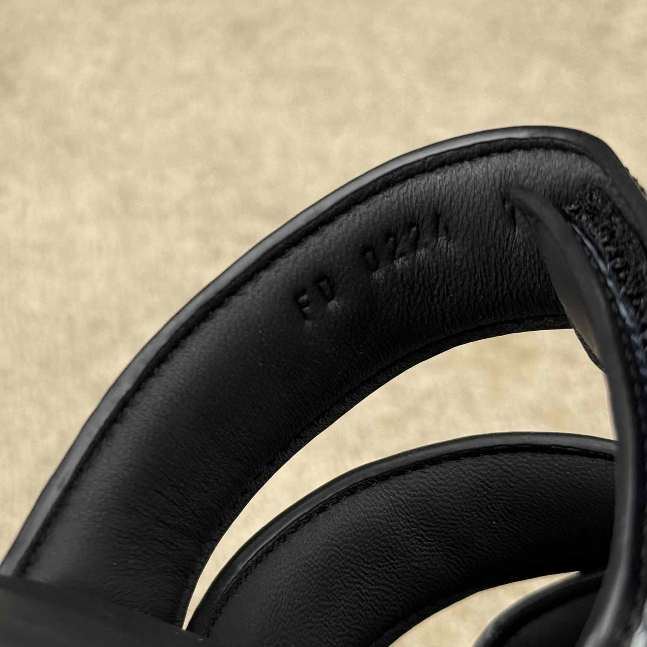 Louis Vuitton LV Venice Mule    1ACRIV - DopestKickz