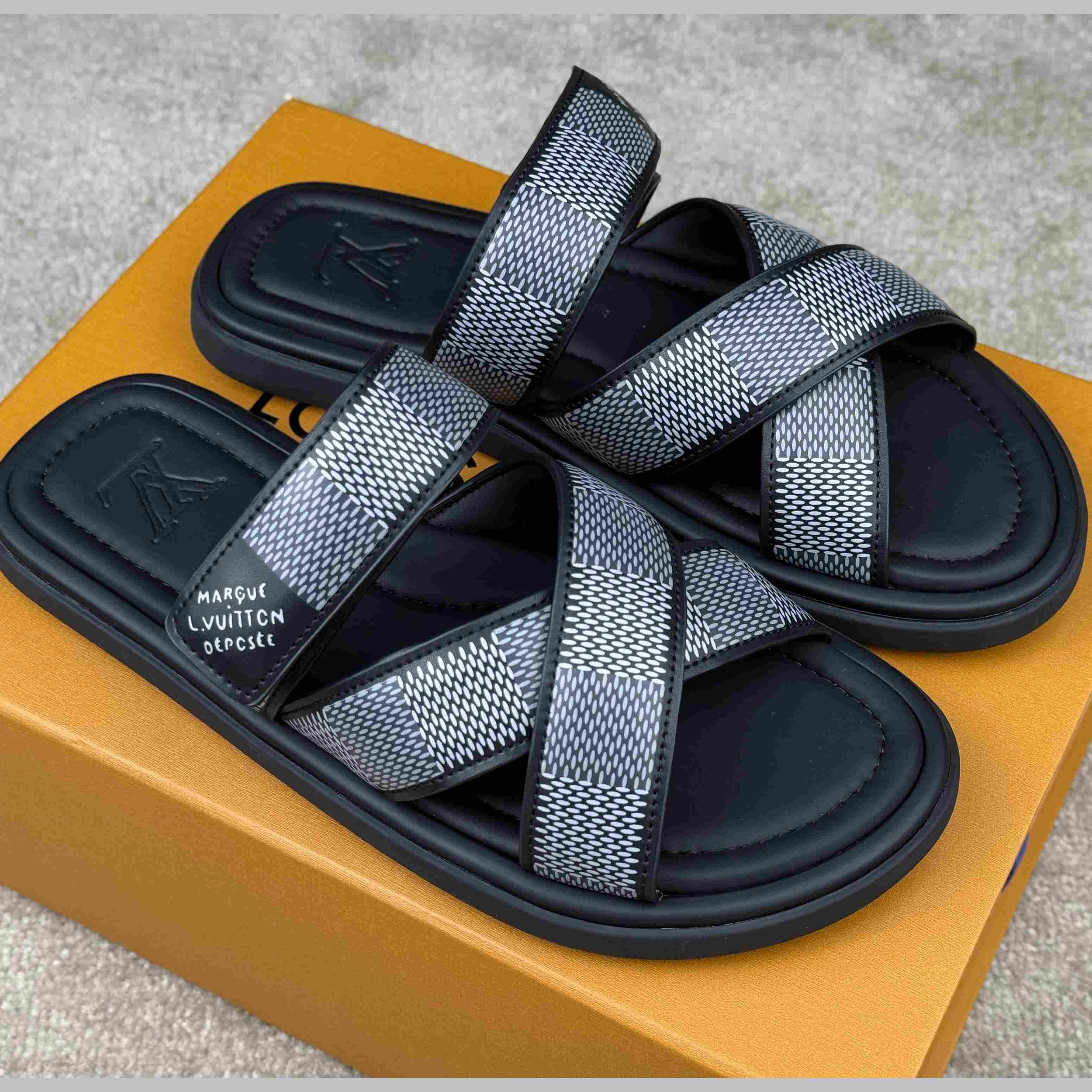 Louis Vuitton LV Venice Mule    1ACRIV - DopestKickz