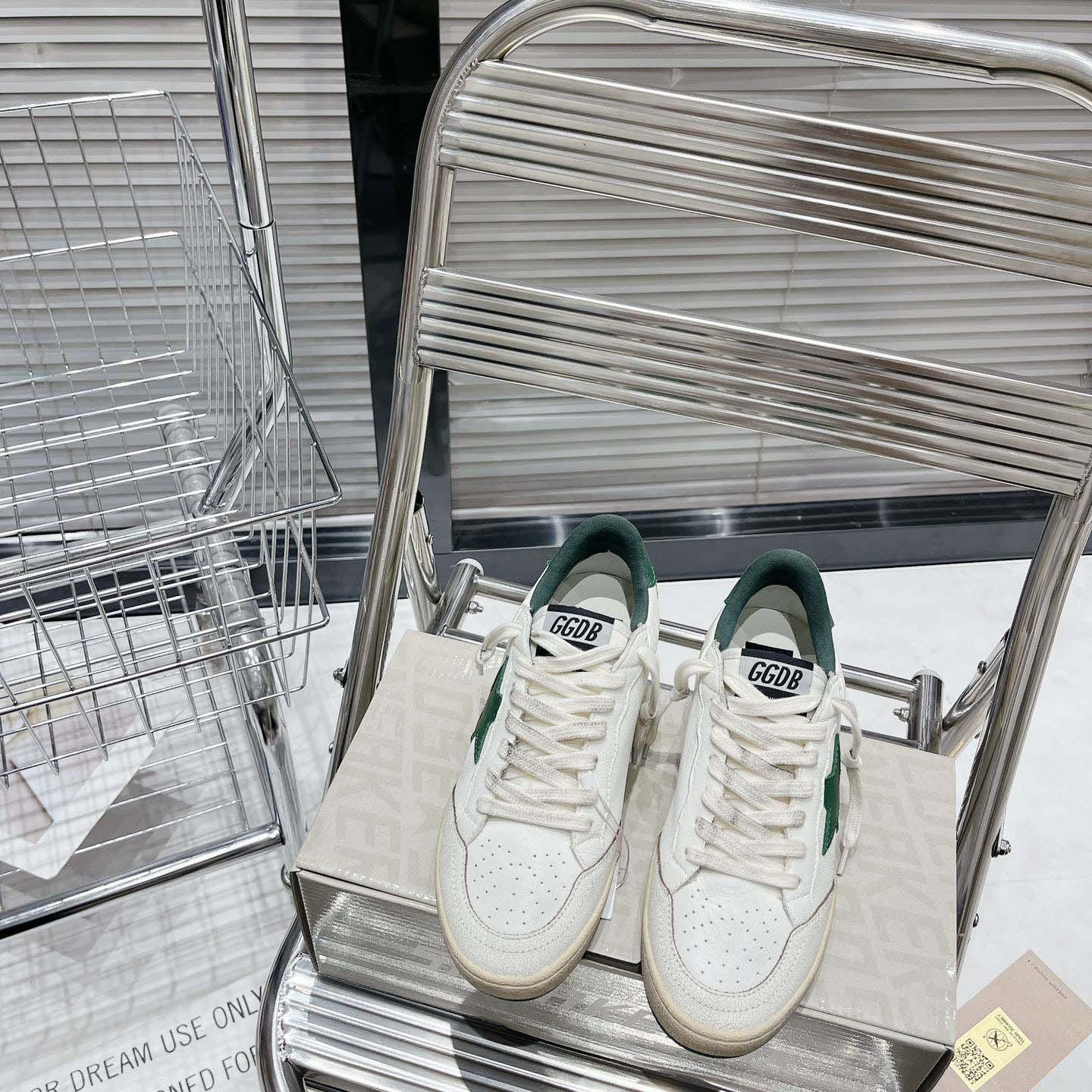 Golden Goose Ball Star Wishes In White Nappa Leather With Green Leather star And Heel Tab - DopestKickz