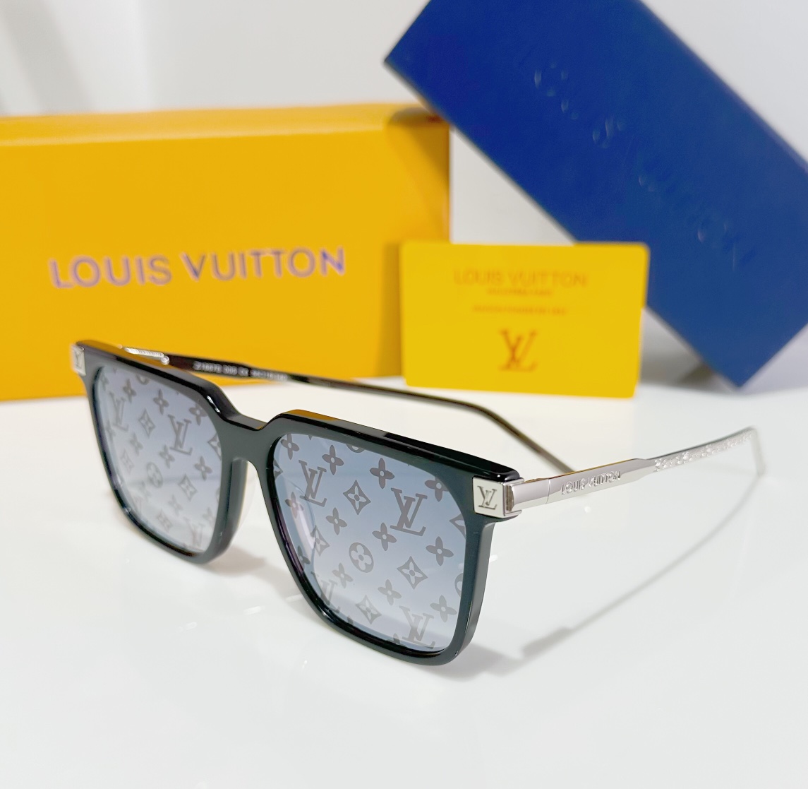 Louis Vuitton LV Rise Square Sunglasses   Z1667E - DopestKickz