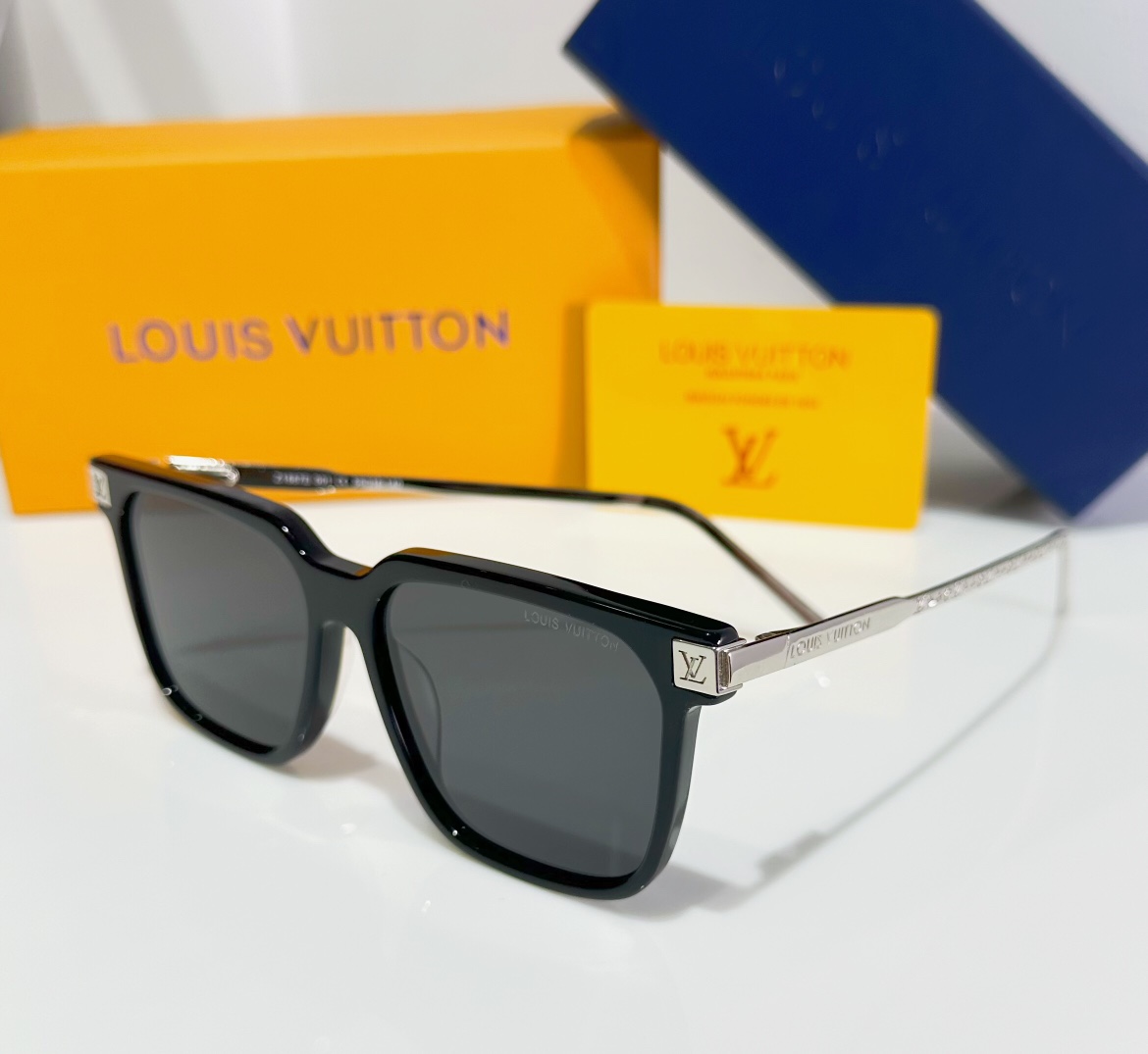 Louis Vuitton LV Rise Square Sunglasses   Z1667E - DopestKickz