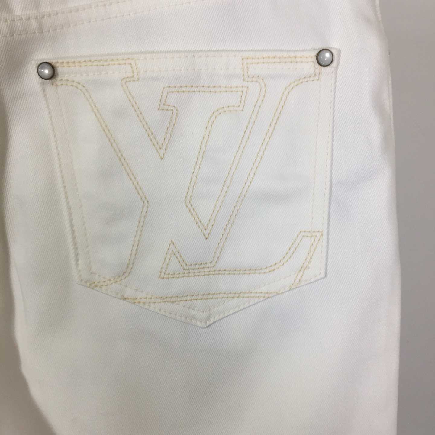 Louis Vuitton Denim Shorts   1AHVDJ - DopestKickz