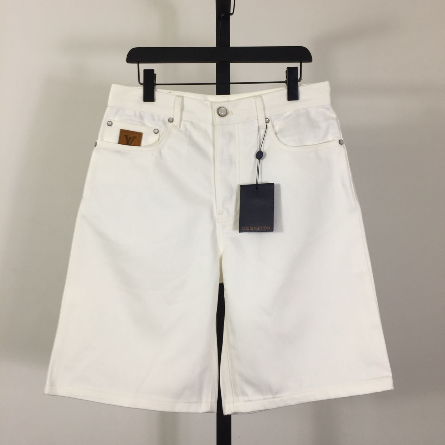 Louis Vuitton Denim Shorts   1AHVDJ - DopestKickz