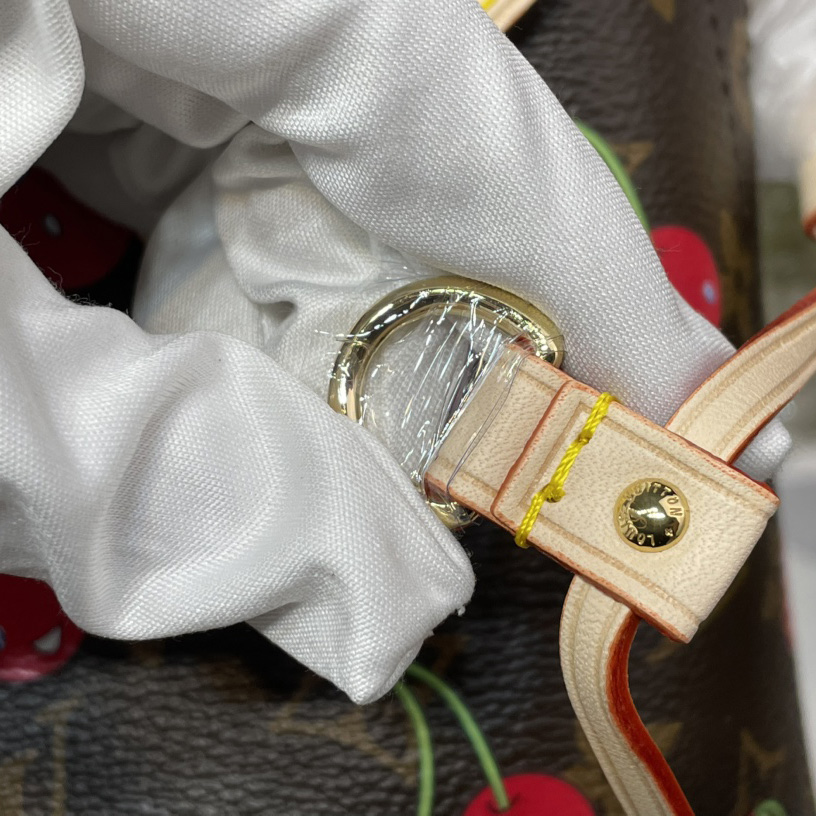 Louis Vuitton LV x TM Neverfull MM   M13263 - DopestKickz