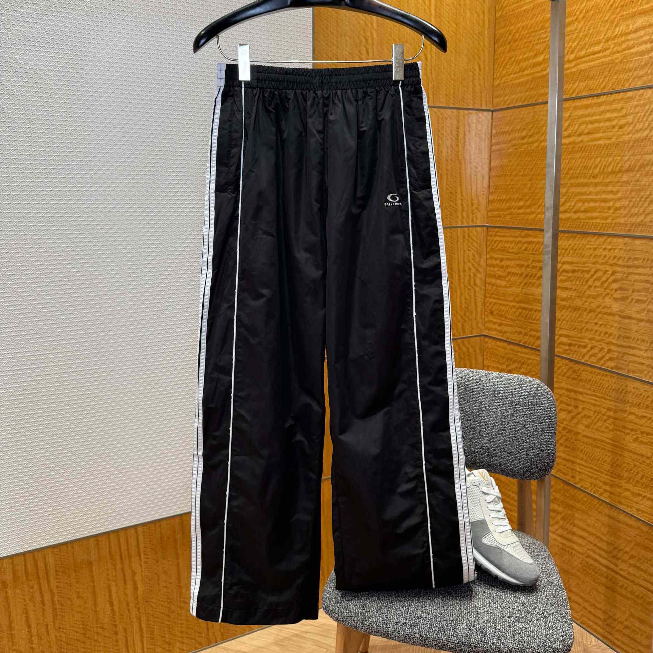 Balenciaga Large Tracksuit Jacket And Pants  In Black And White Stretch Technical Fabric - DopestKickz
