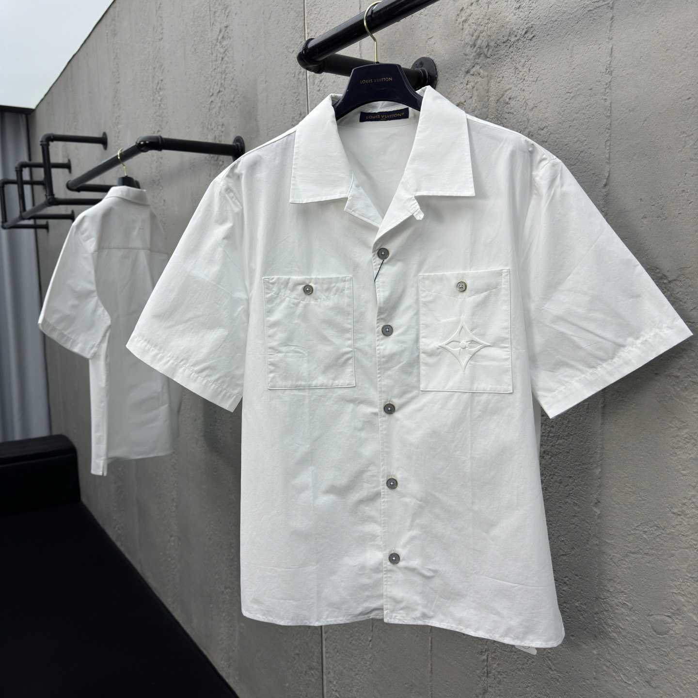 Louis Vuitton Signature Short-Sleeved Cotton Shirt   1AHCHO - DopestKickz