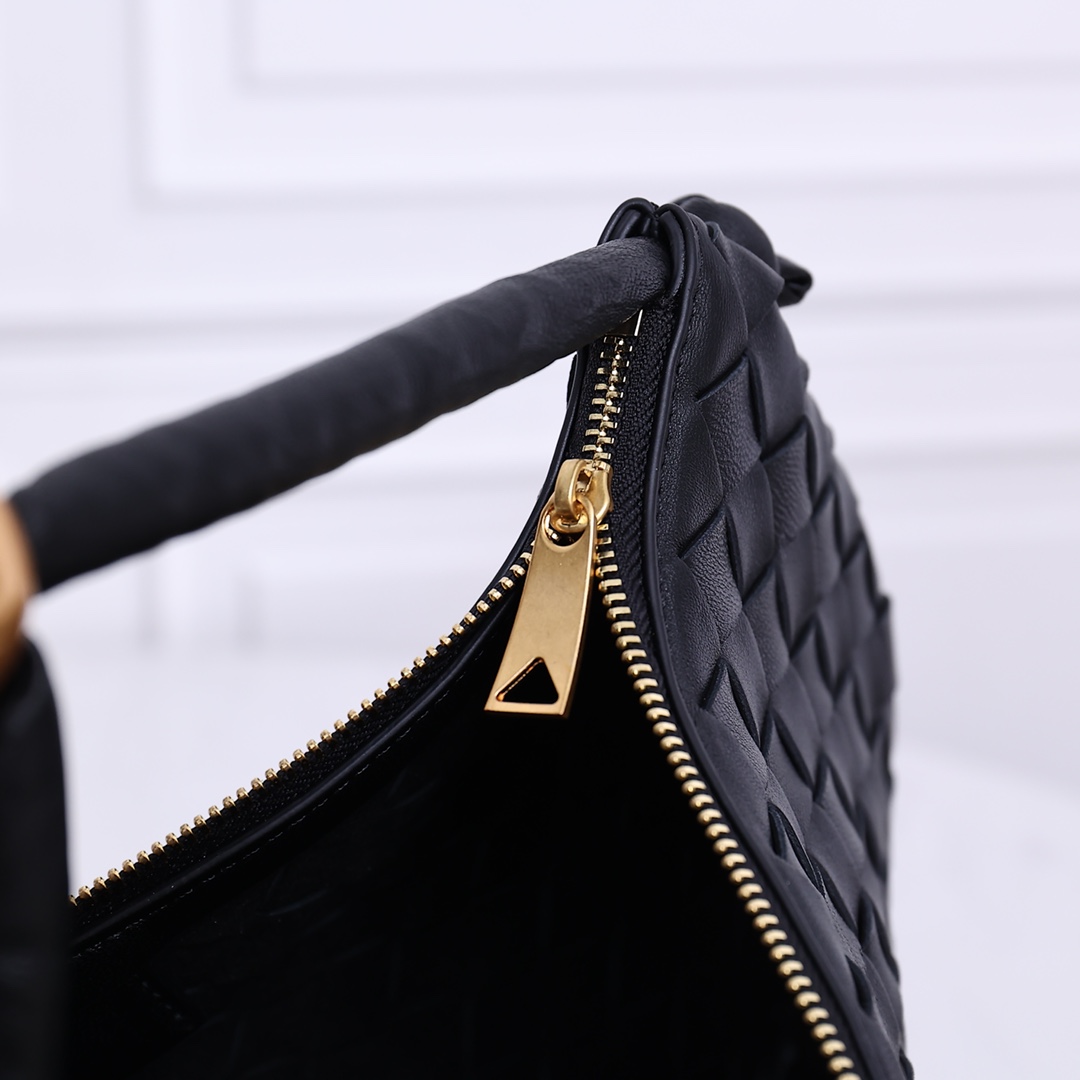 Bottega Veneta Turn Pouch （29X19X3CM） - DopestKickz