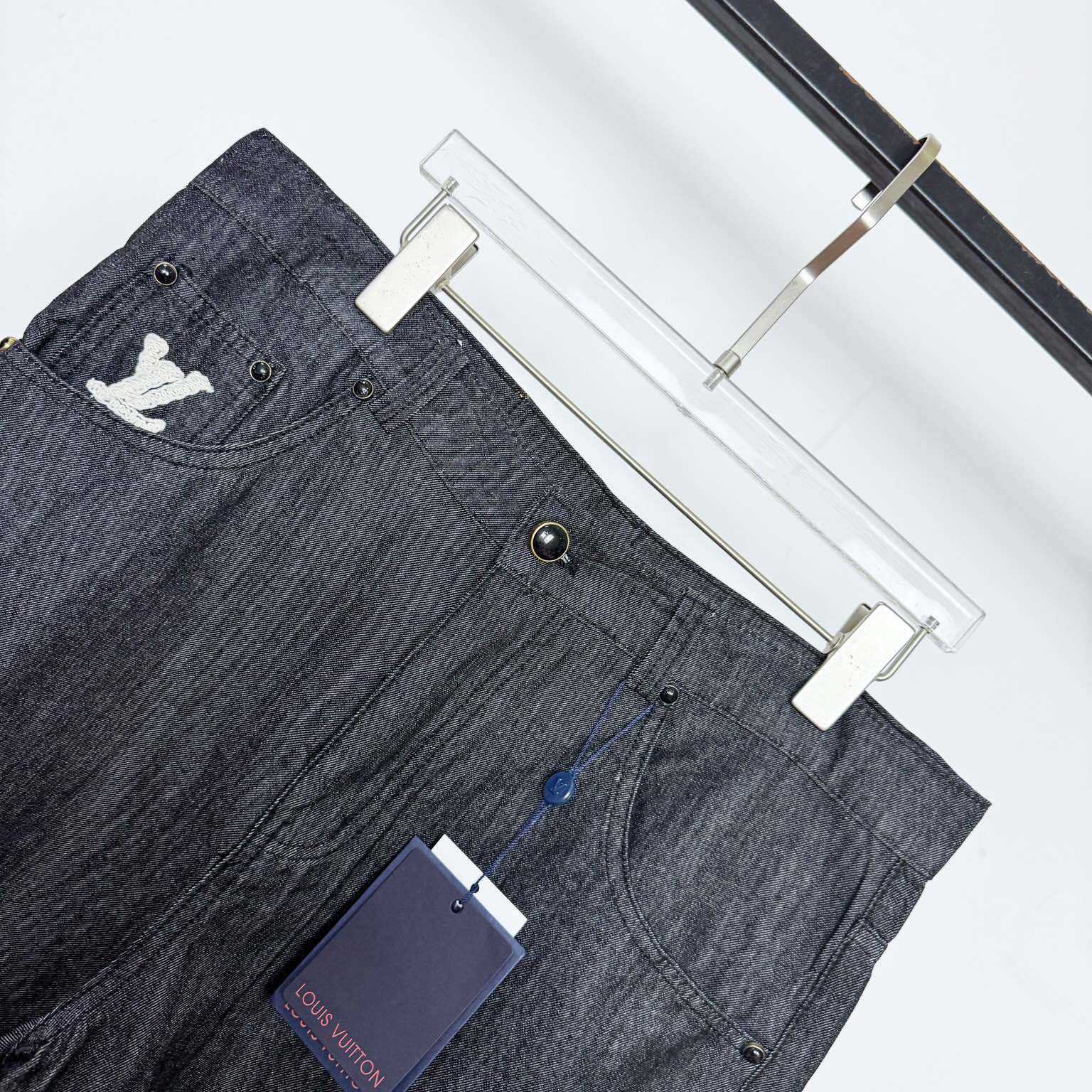 Louis Vuitton Chambray Shorts   1AHVC4 - DopestKickz