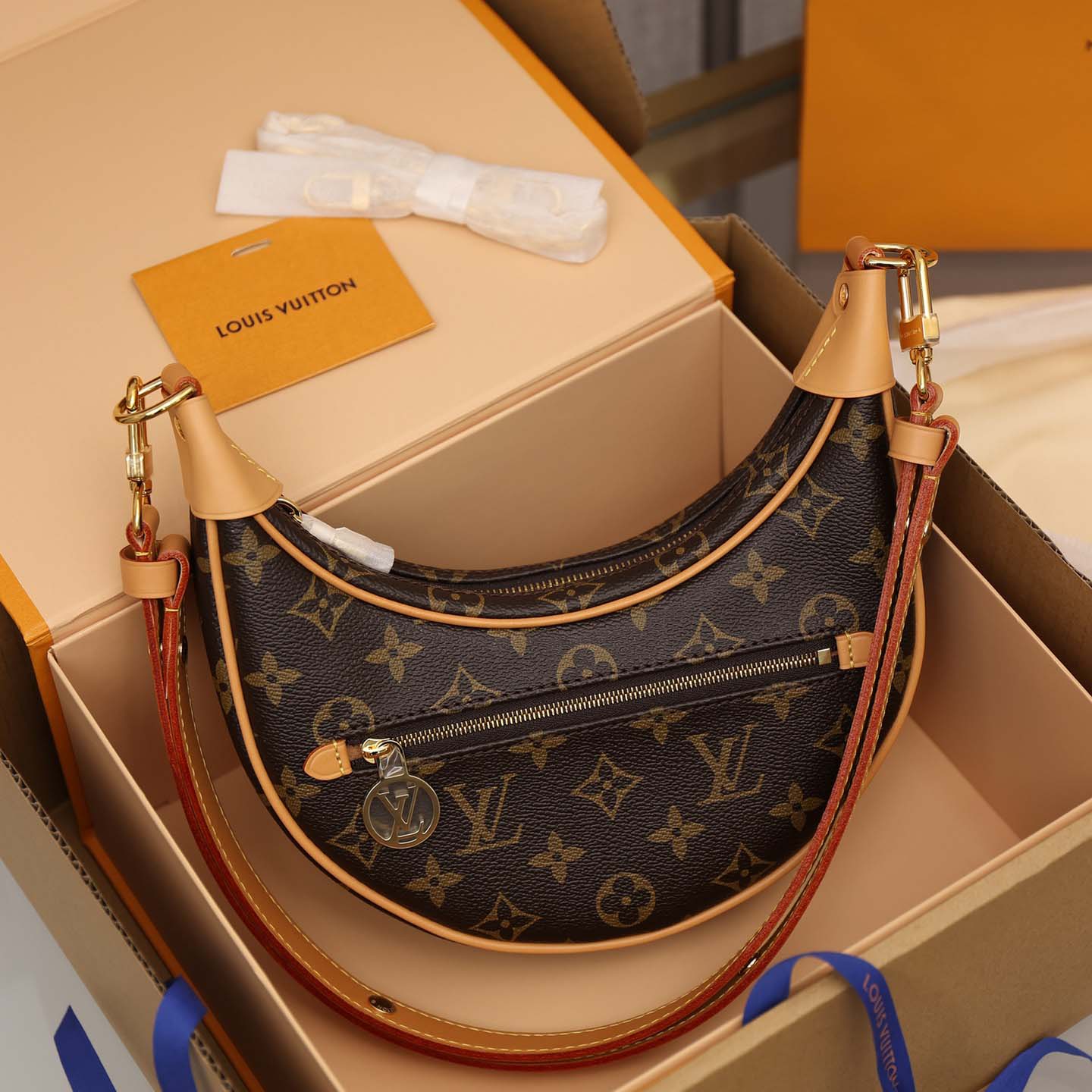 Louis Vuitton Loop  (23-13-6cm) M81098 - DopestKickz