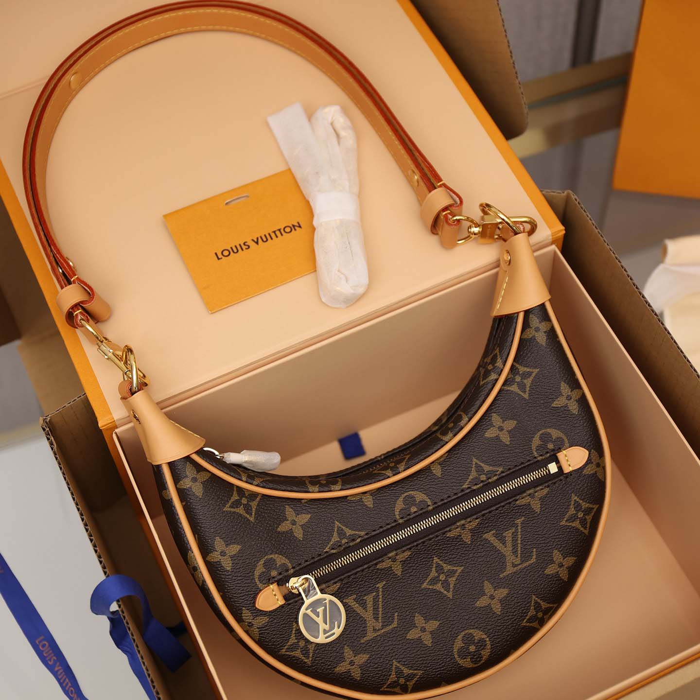 Louis Vuitton Loop  (23-13-6cm) M81098 - DopestKickz