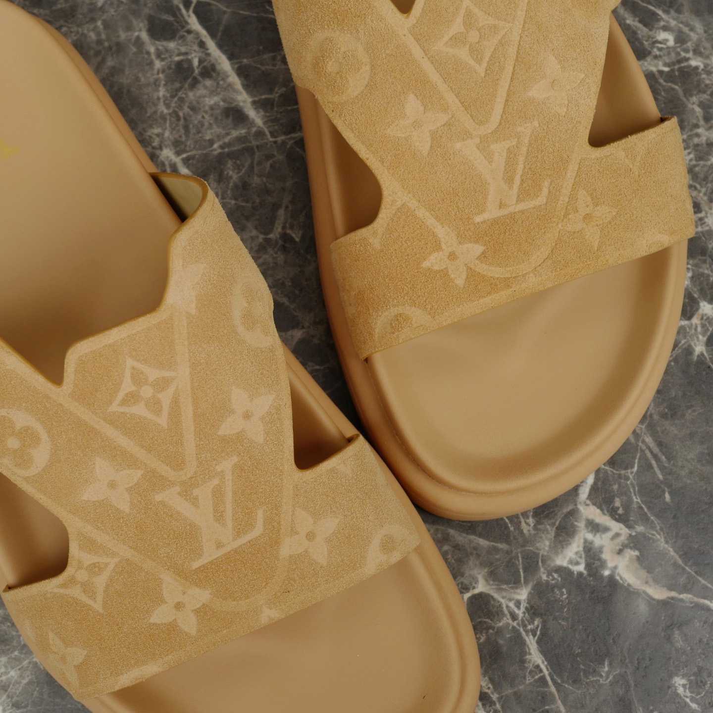 Louis Vuitton LV Oasis Mule   1AHSET - DopestKickz