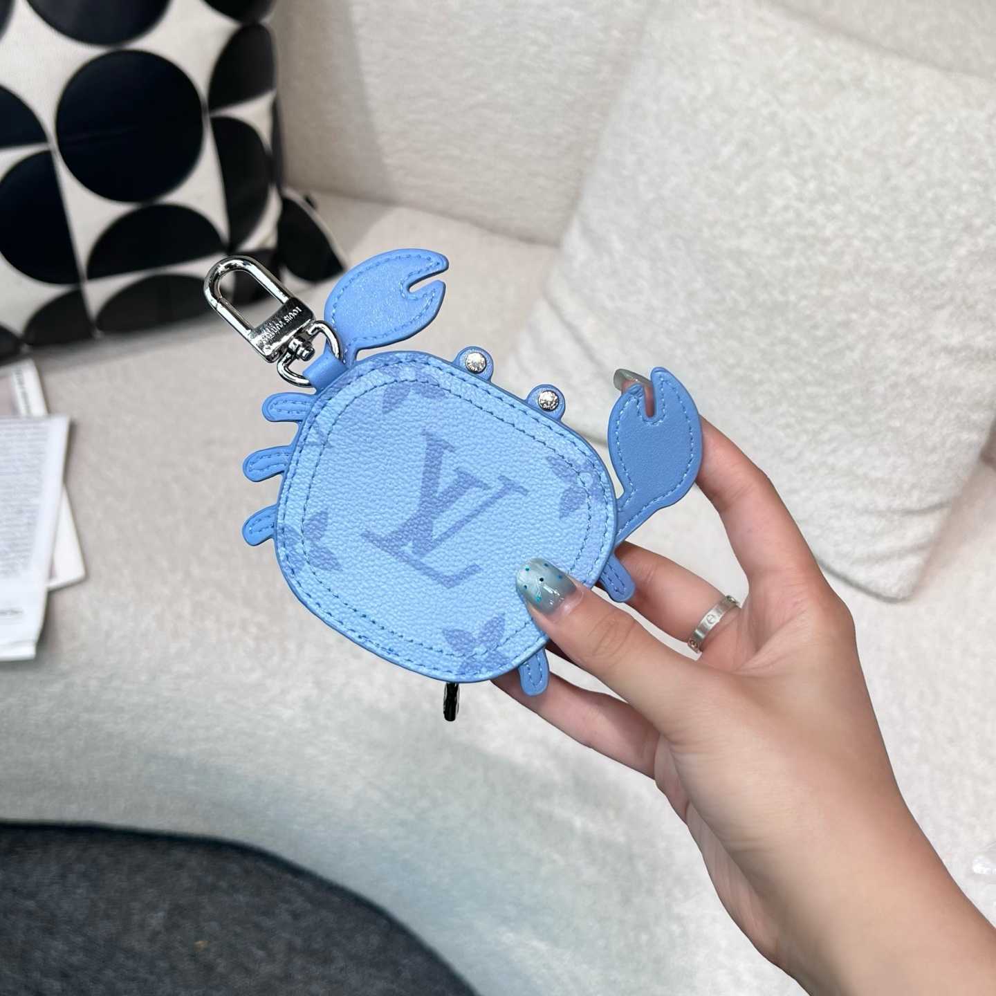 Louis Vuitton LV Crab Bag Charm   M02525 - DopestKickz