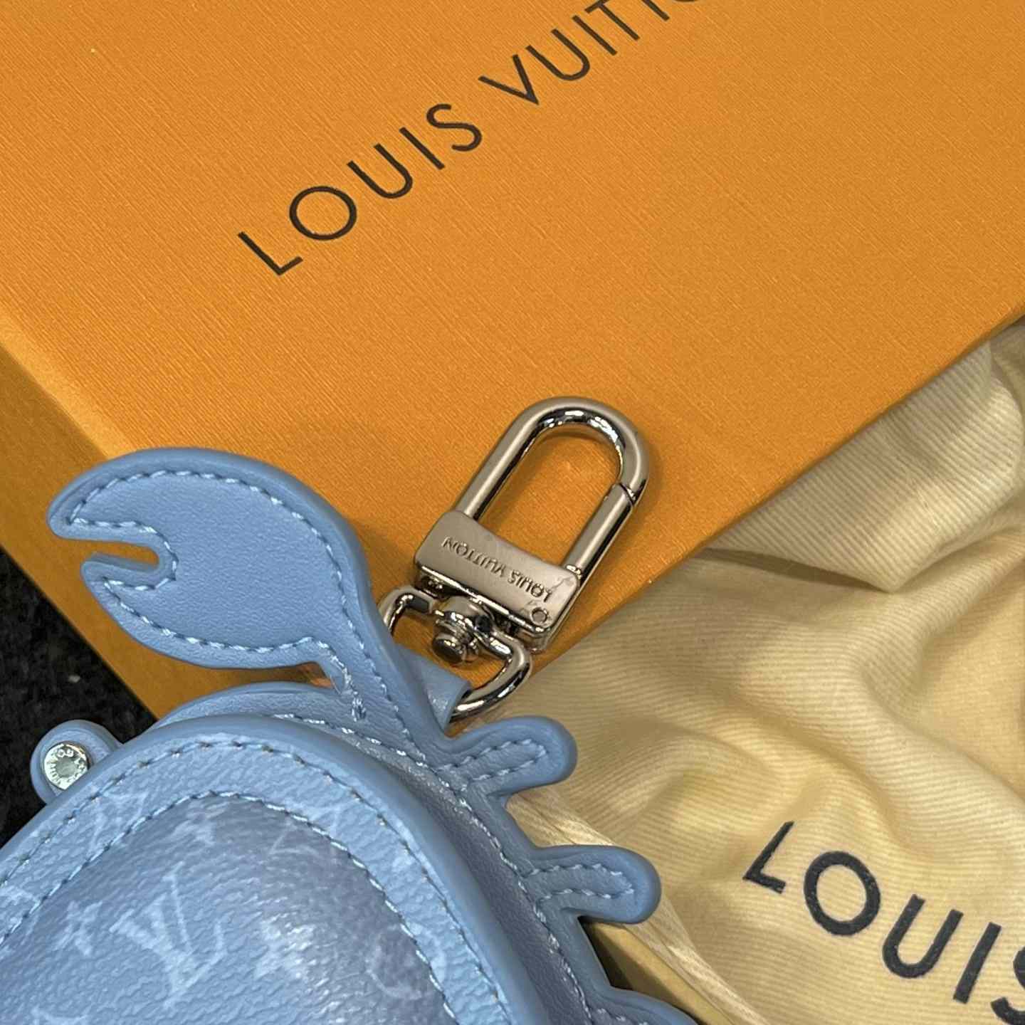 Louis Vuitton LV Crab Bag Charm   M02525 - DopestKickz