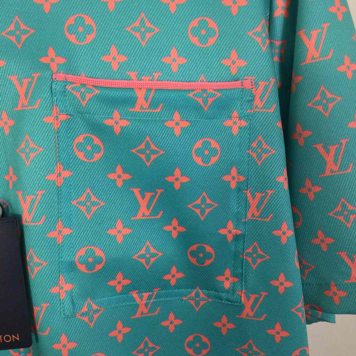 Louis Vuitton Monogram Short-Sleeved Silk Shirt   1AHVU7 - DopestKickz