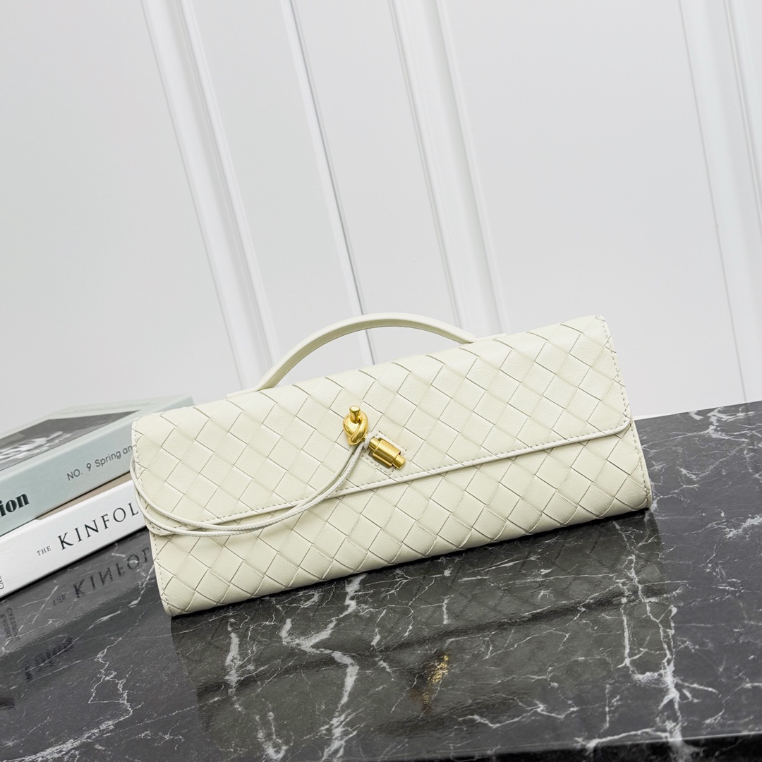 Bottega Veneta Andiamo Clutch 31*13*3cm - DopestKickz