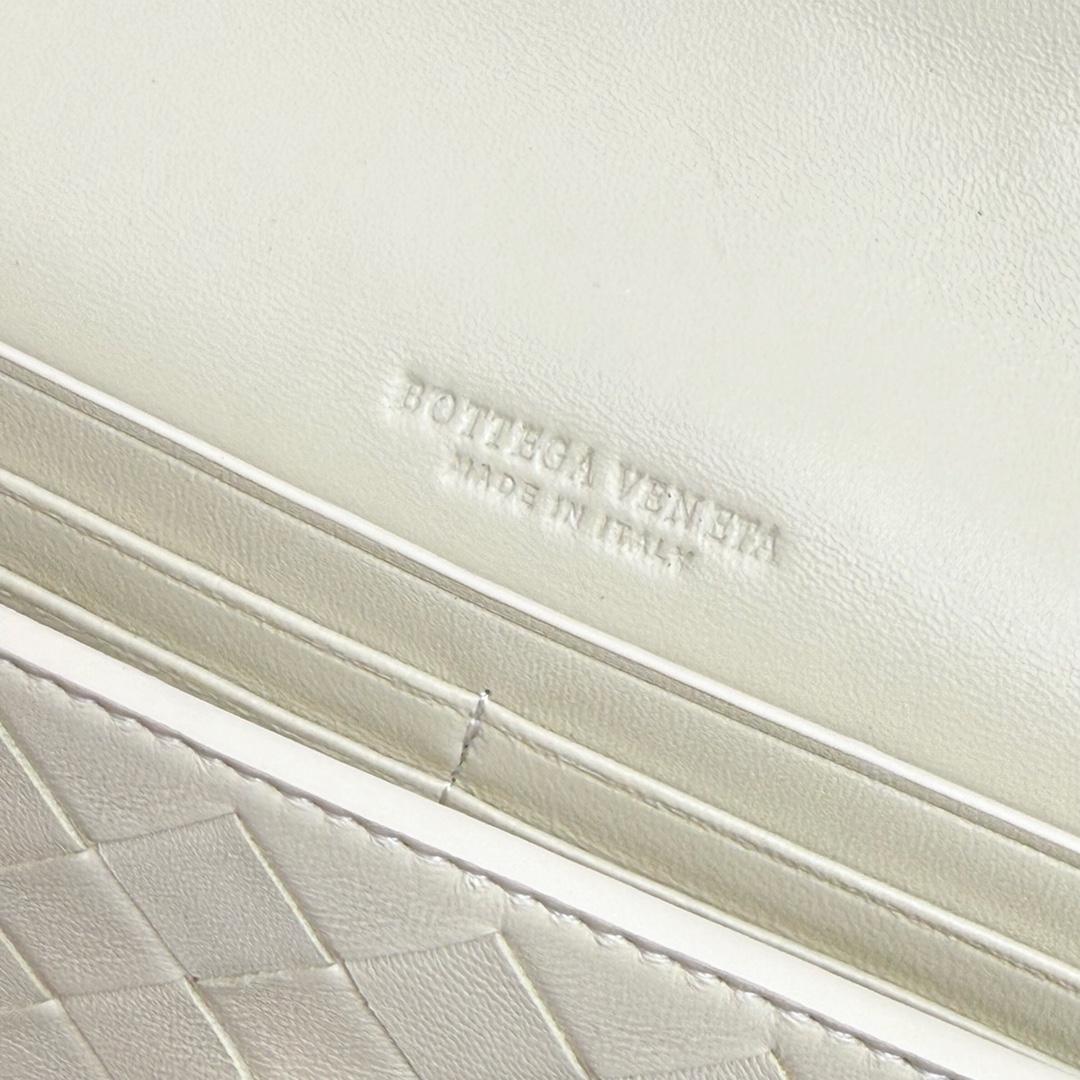 Bottega Veneta Andiamo Clutch 31*13*3cm - DopestKickz