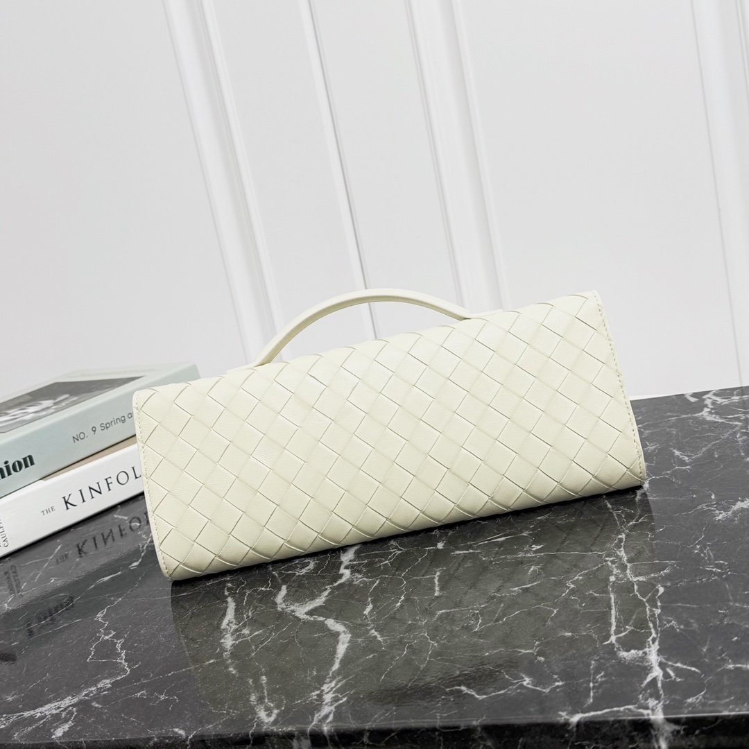 Bottega Veneta Andiamo Clutch 31*13*3cm - DopestKickz