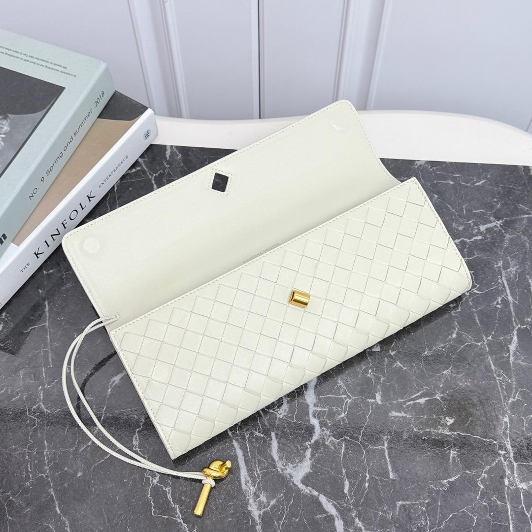 Bottega Veneta Andiamo Clutch 31*13*3cm - DopestKickz