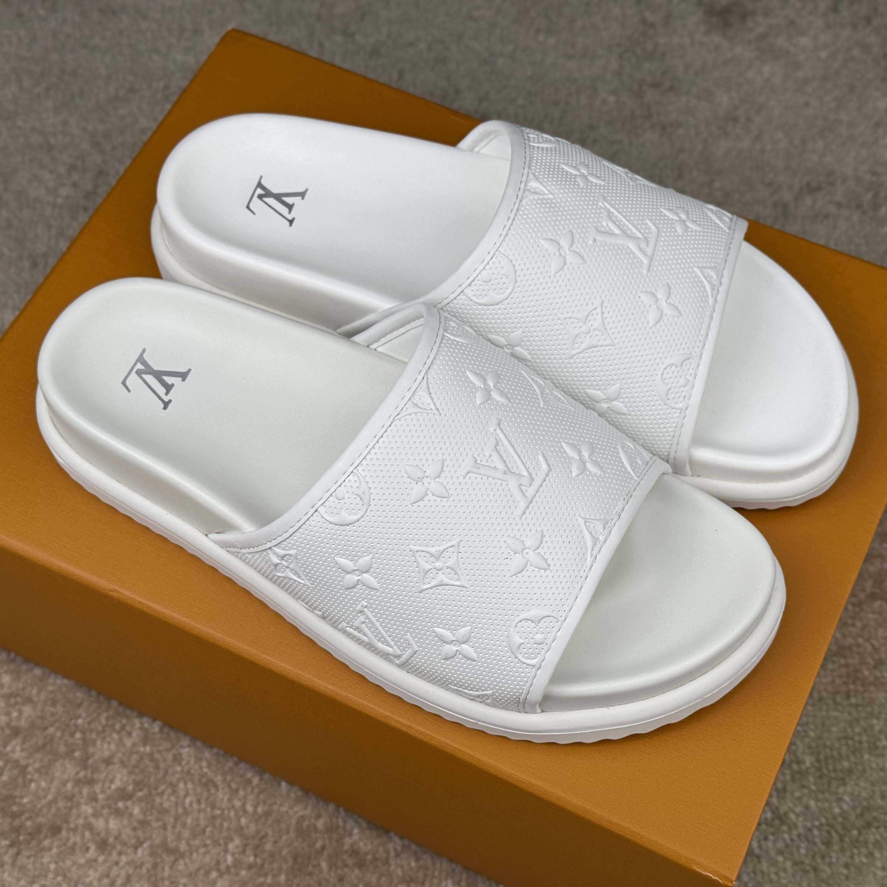 Louis Vuitton Miami Mule   1AHSN9 - DopestKickz