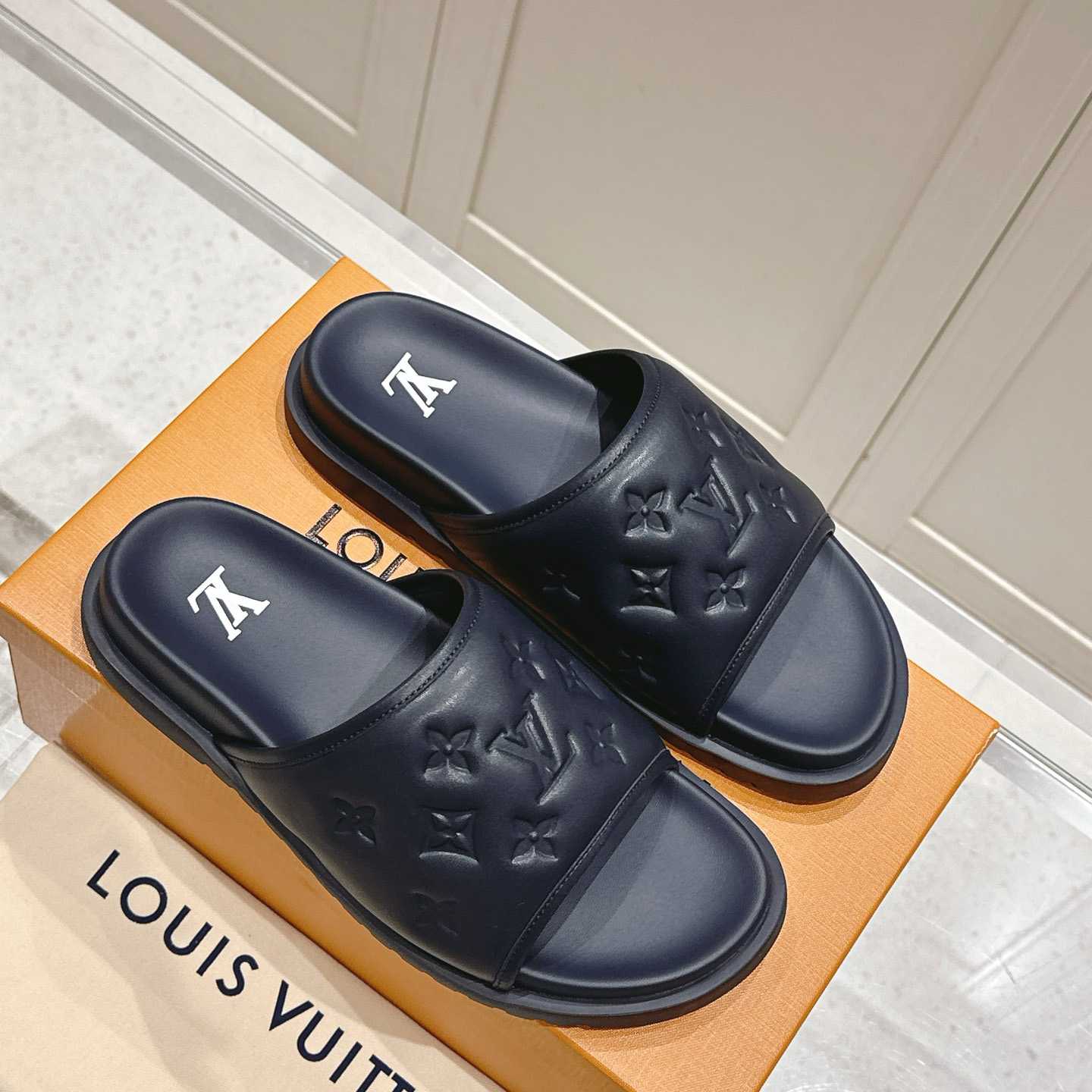 Louis Vuitton Miami Mule   1ADGFD  - DopestKickz