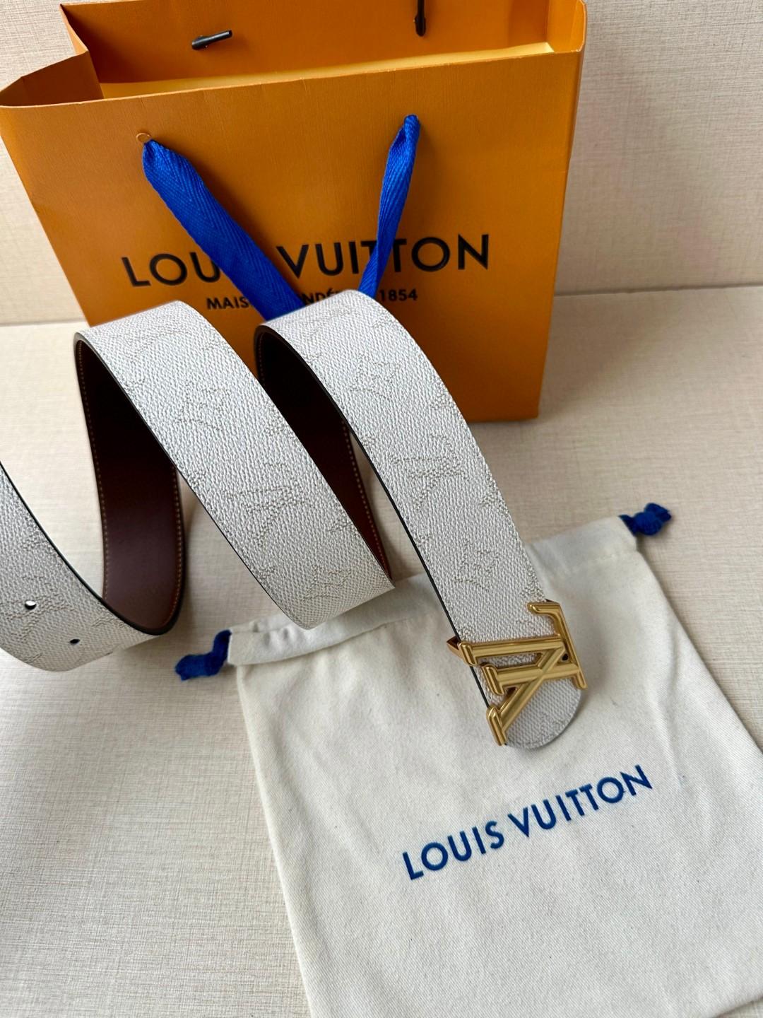 Louis Vuitton LV Dimension 40mm Reversible Belt    M4154S - DopestKickz