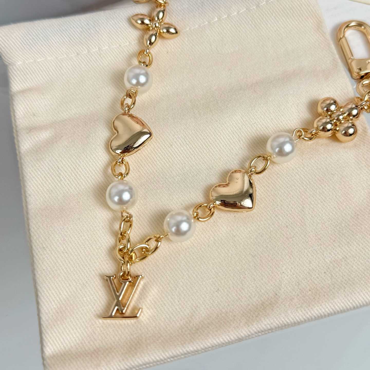 Louis Vuitton LV Heart Bag Chain   M01088 - DopestKickz