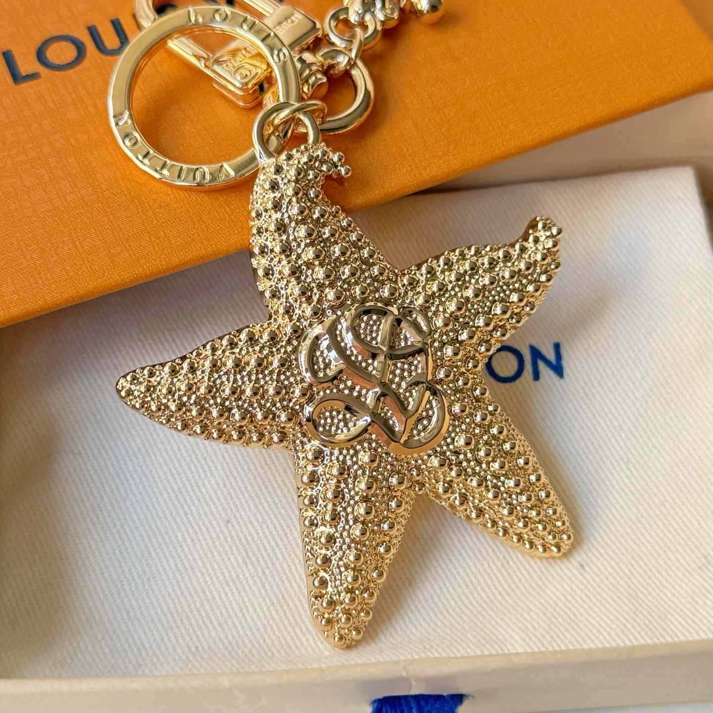 Louis Vuitton LV Starfish Key Holder and Bag Charm   M02622 - DopestKickz