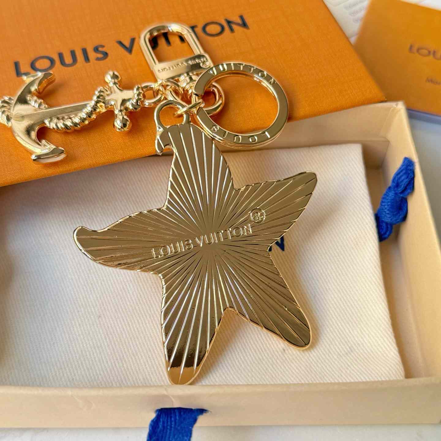 Louis Vuitton LV Starfish Key Holder and Bag Charm   M02622 - DopestKickz