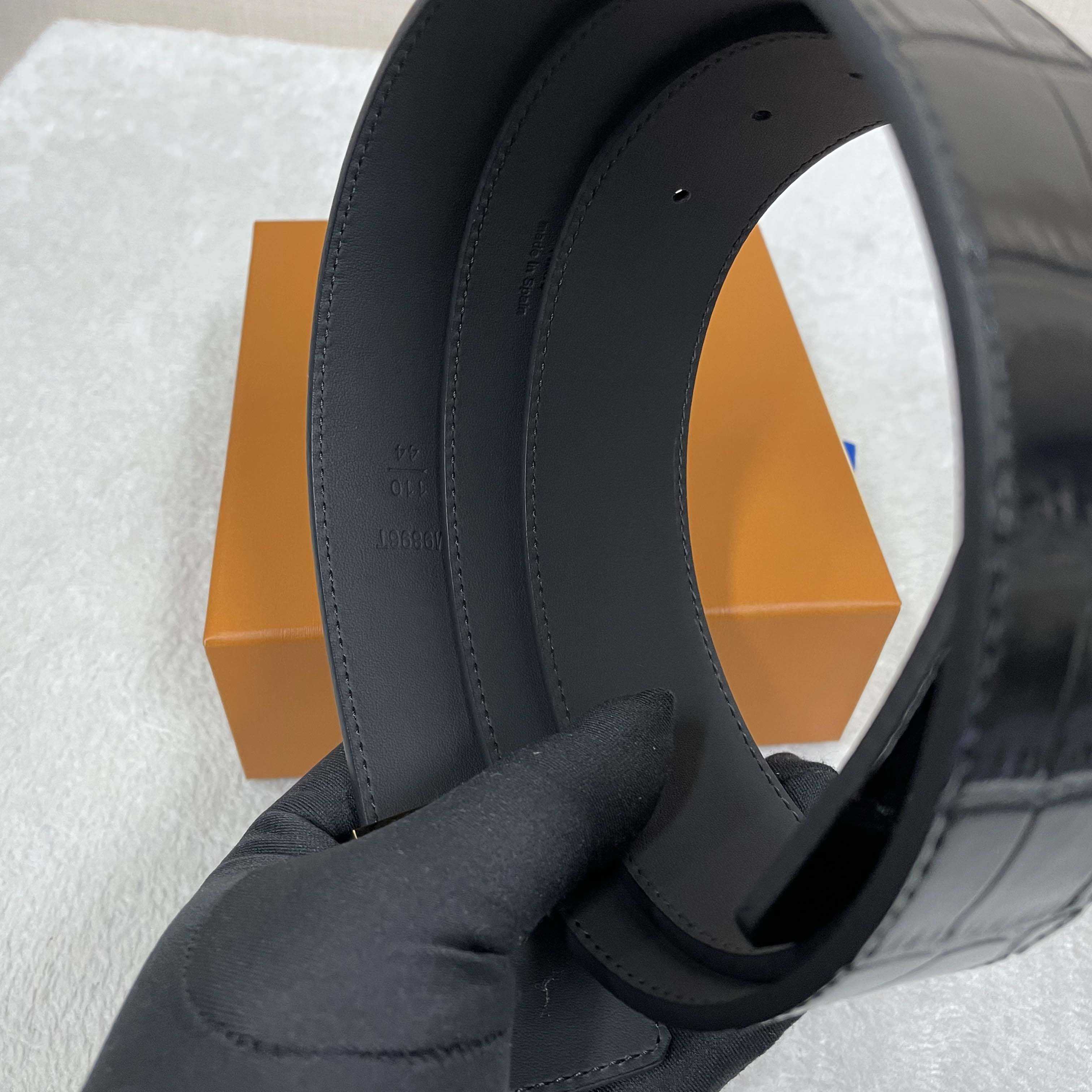 Louis Vuitton LV Initiales 40mm Reversible Belt  M8502U - DopestKickz