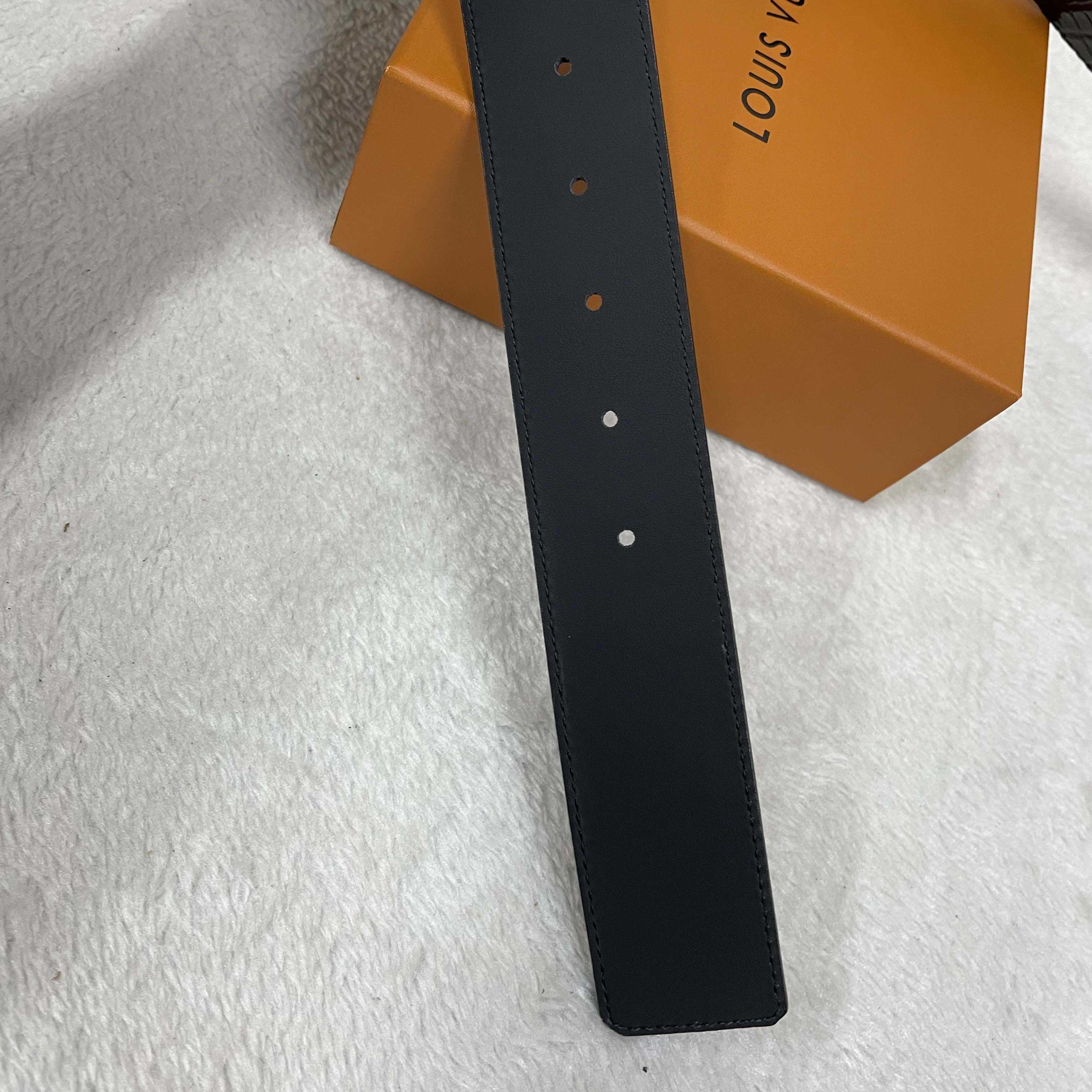 Louis Vuitton LV Initiales 40mm Reversible Belt  M8502U - DopestKickz