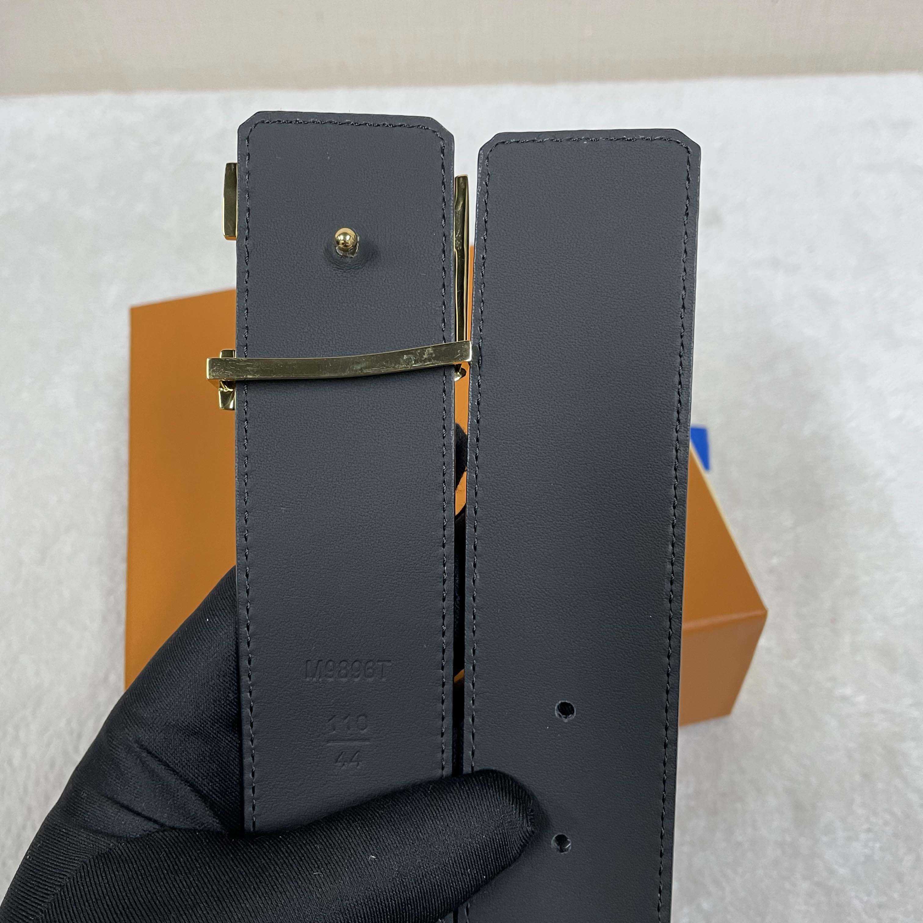 Louis Vuitton LV Initiales 40mm Reversible Belt  M8502U - DopestKickz