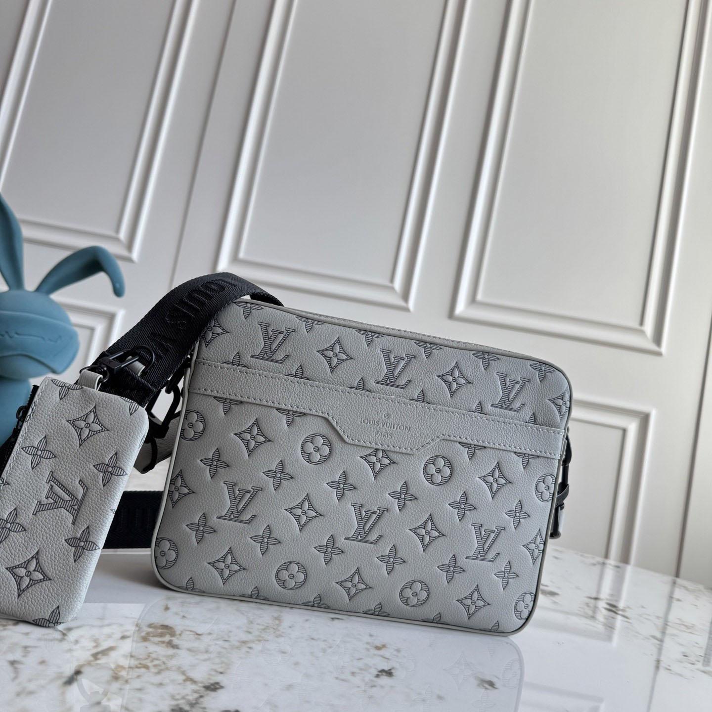 Louis Vuitton Trio Messenger   M46603 - DopestKickz