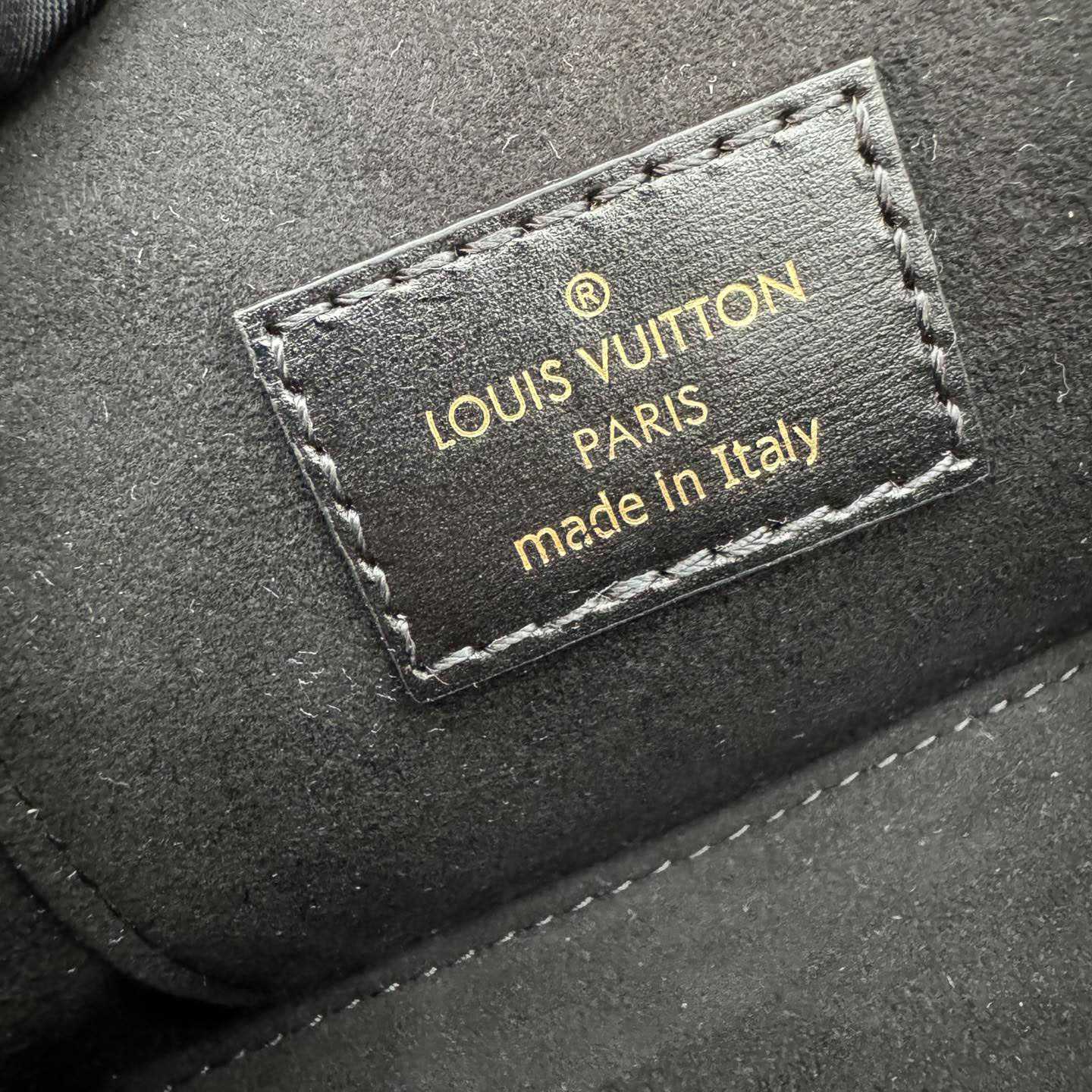 Louis Vuitton Vanity Chain Pouch    M47125 - DopestKickz