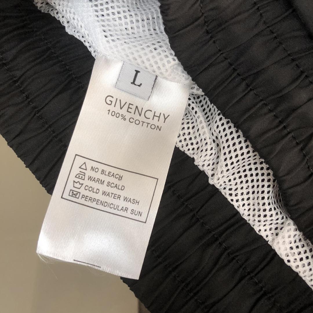 Givenchy 4G logo-print Shorts  - DopestKickz