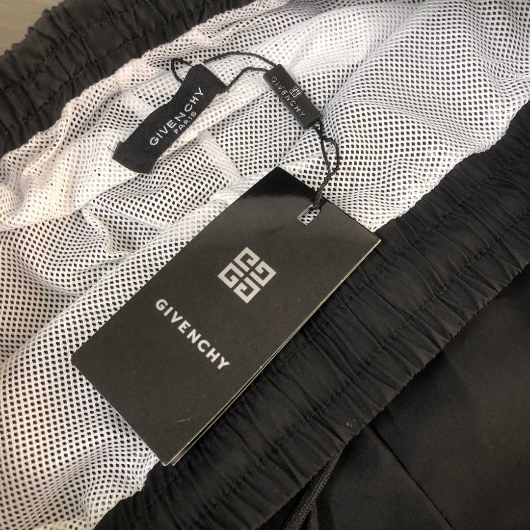 Givenchy 4G logo-print Shorts  - DopestKickz