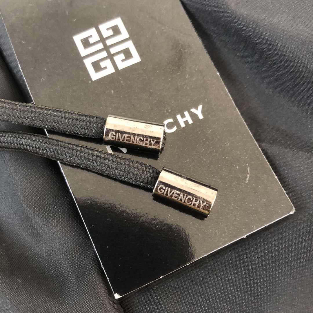 Givenchy 4G logo-print Shorts  - DopestKickz