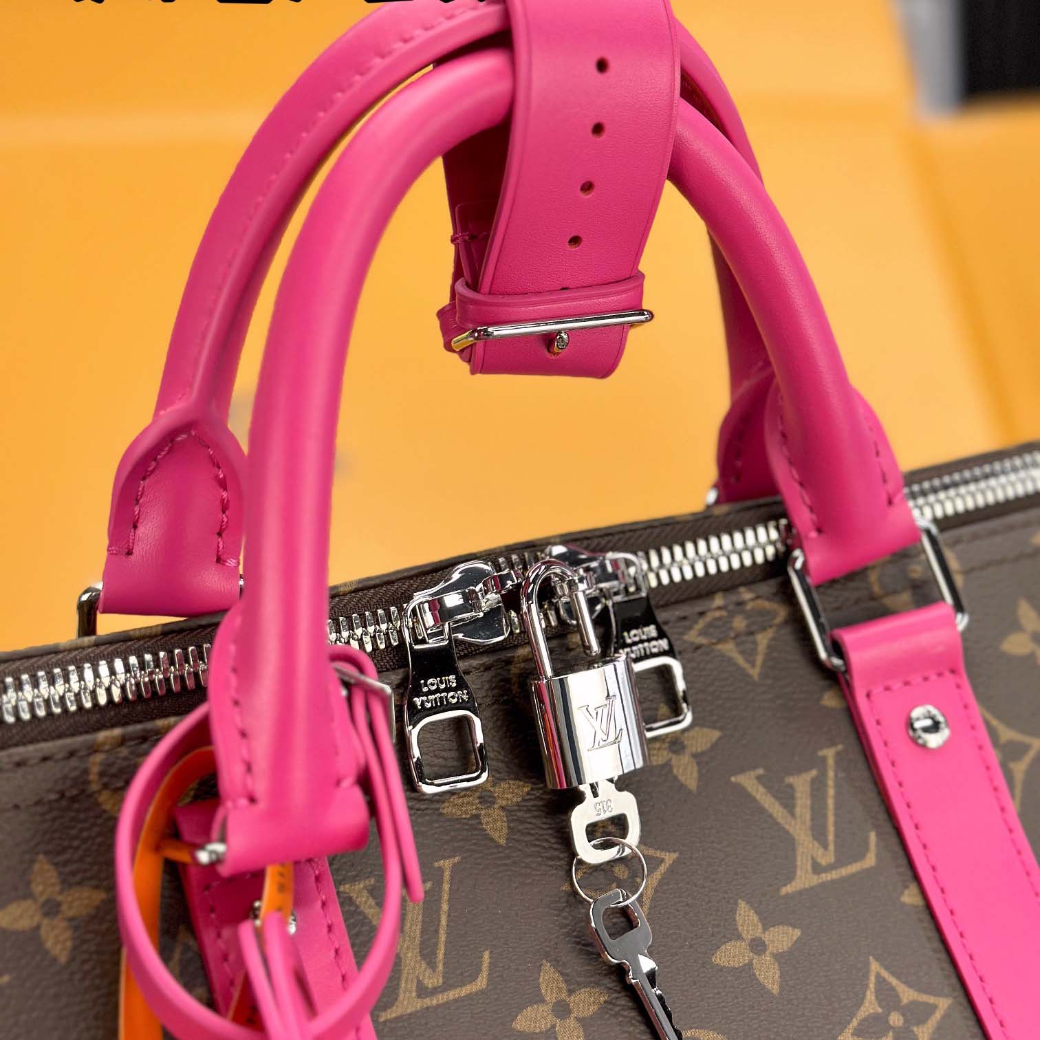 Louis Vuitton Keepall Bandoulière 50  M46773 - DopestKickz