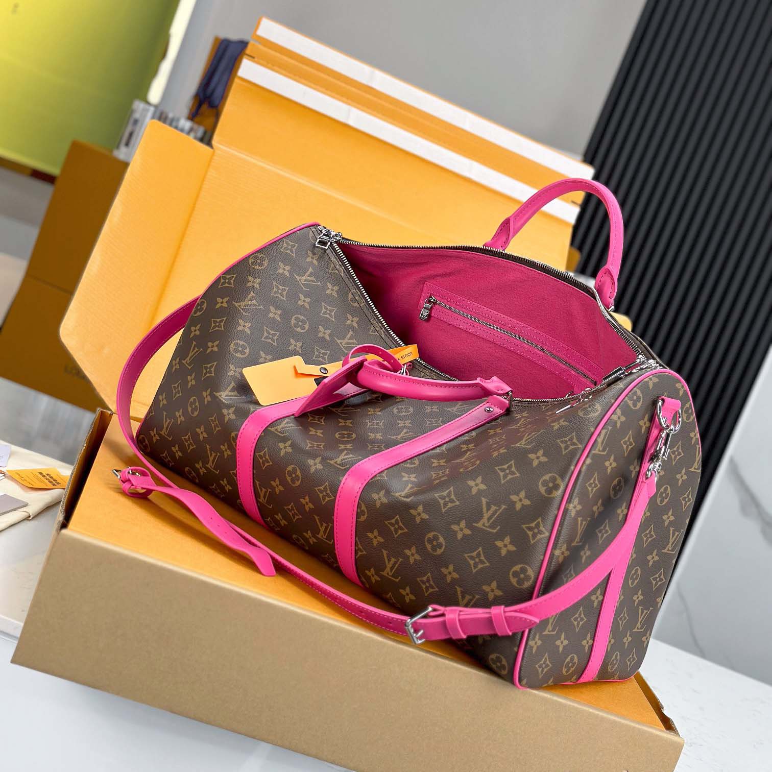 Louis Vuitton Keepall Bandoulière 50  M46773 - DopestKickz