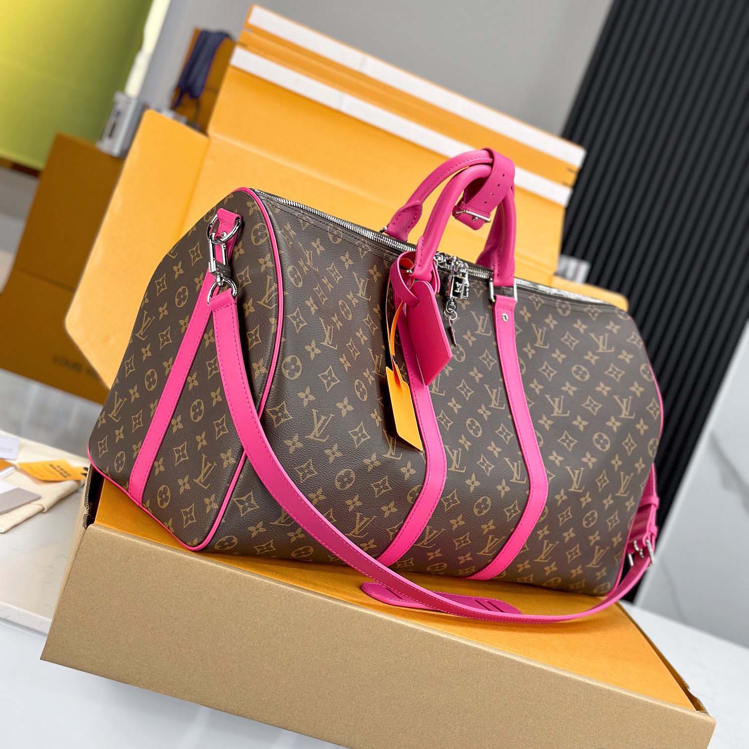 Louis Vuitton Keepall Bandoulière 50  M46773 - DopestKickz
