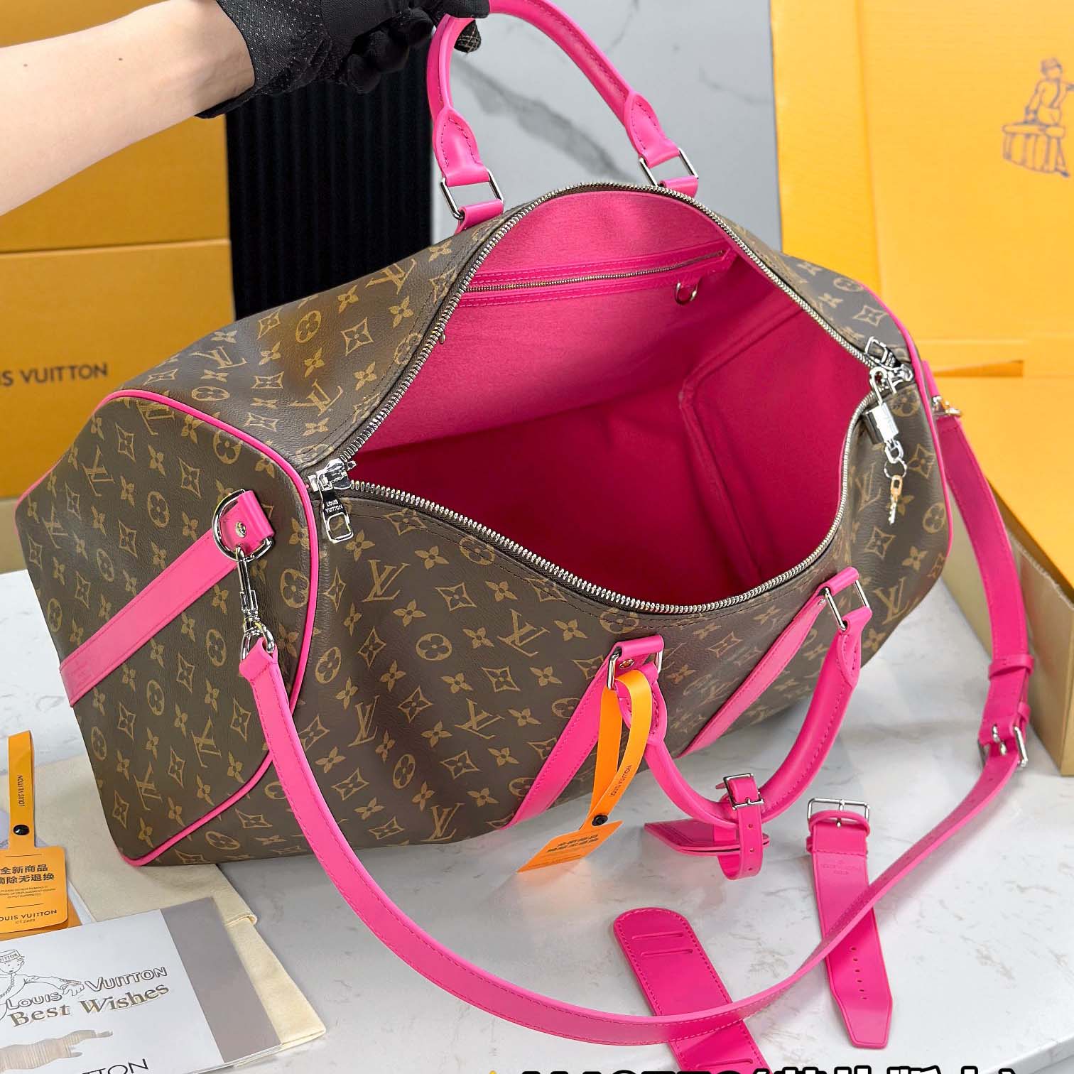 Louis Vuitton Keepall Bandoulière 50  M46773 - DopestKickz