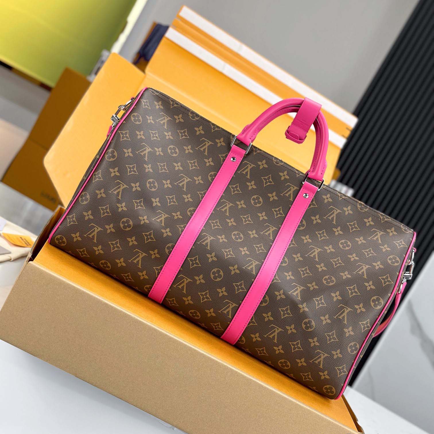 Louis Vuitton Keepall Bandoulière 50  M46773 - DopestKickz
