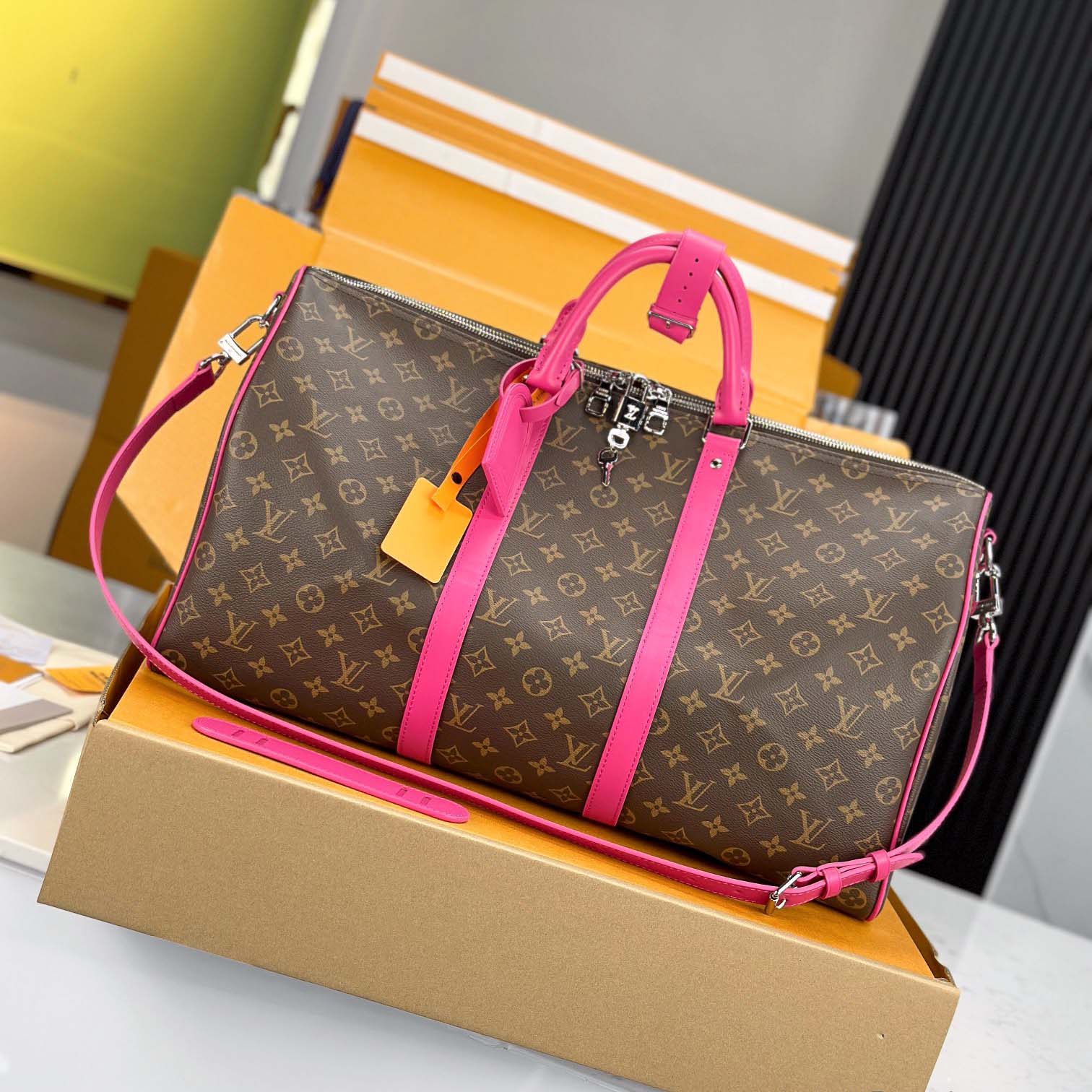 Louis Vuitton Keepall Bandoulière 50  M46773 - DopestKickz