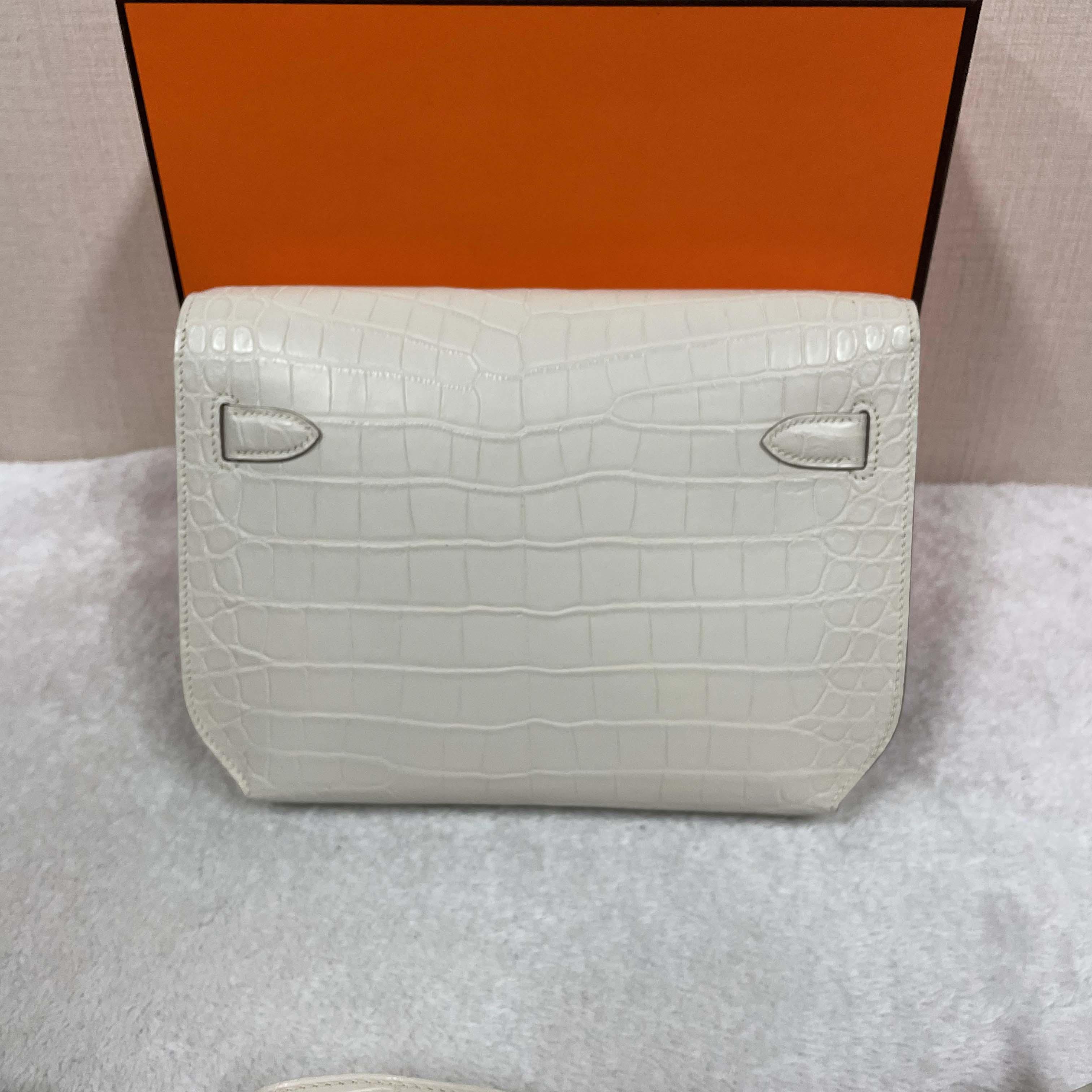 Hermes Kelly Depeche Crocodile Beton 25cm - DopestKickz
