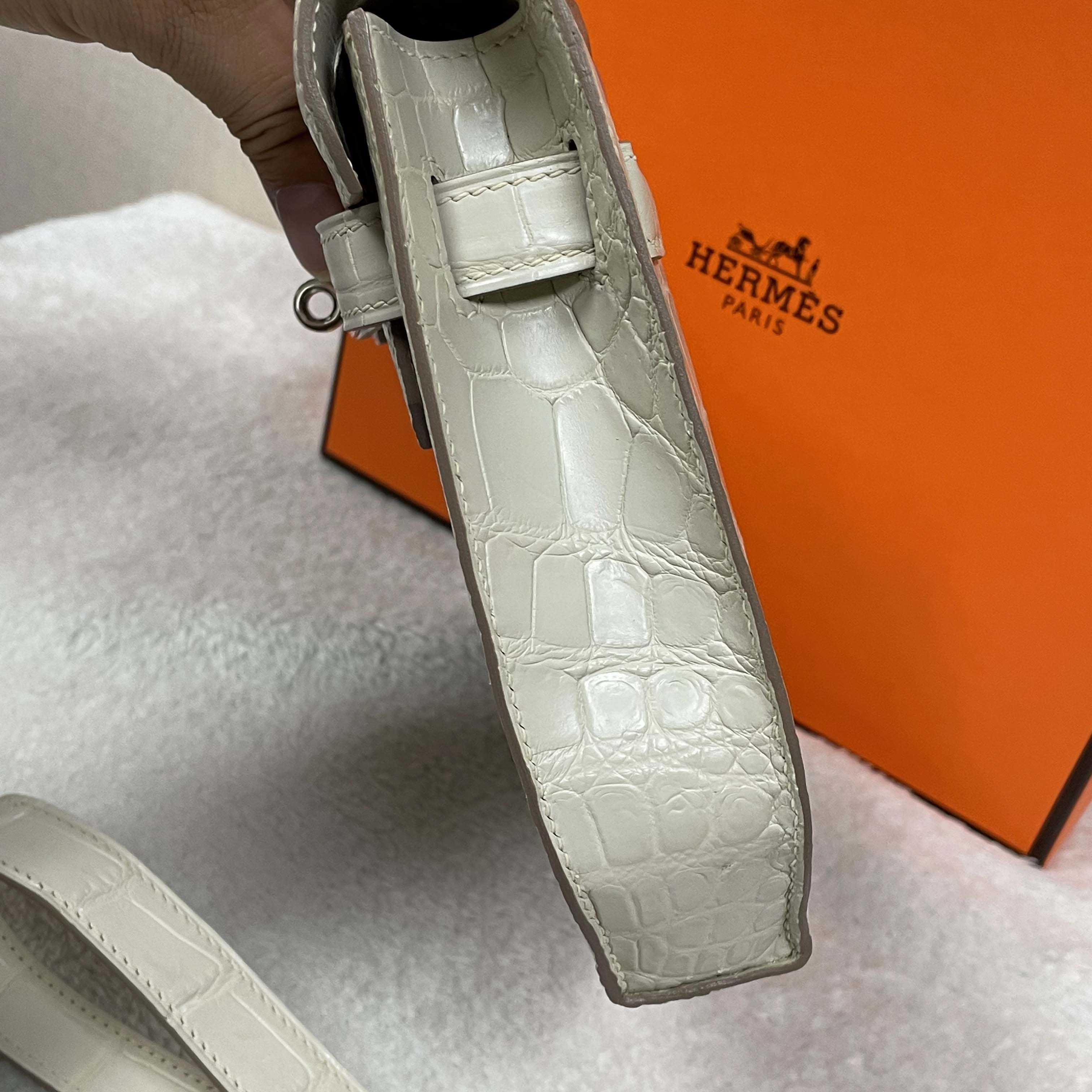 Hermes Kelly Depeche Crocodile Beton 25cm - DopestKickz