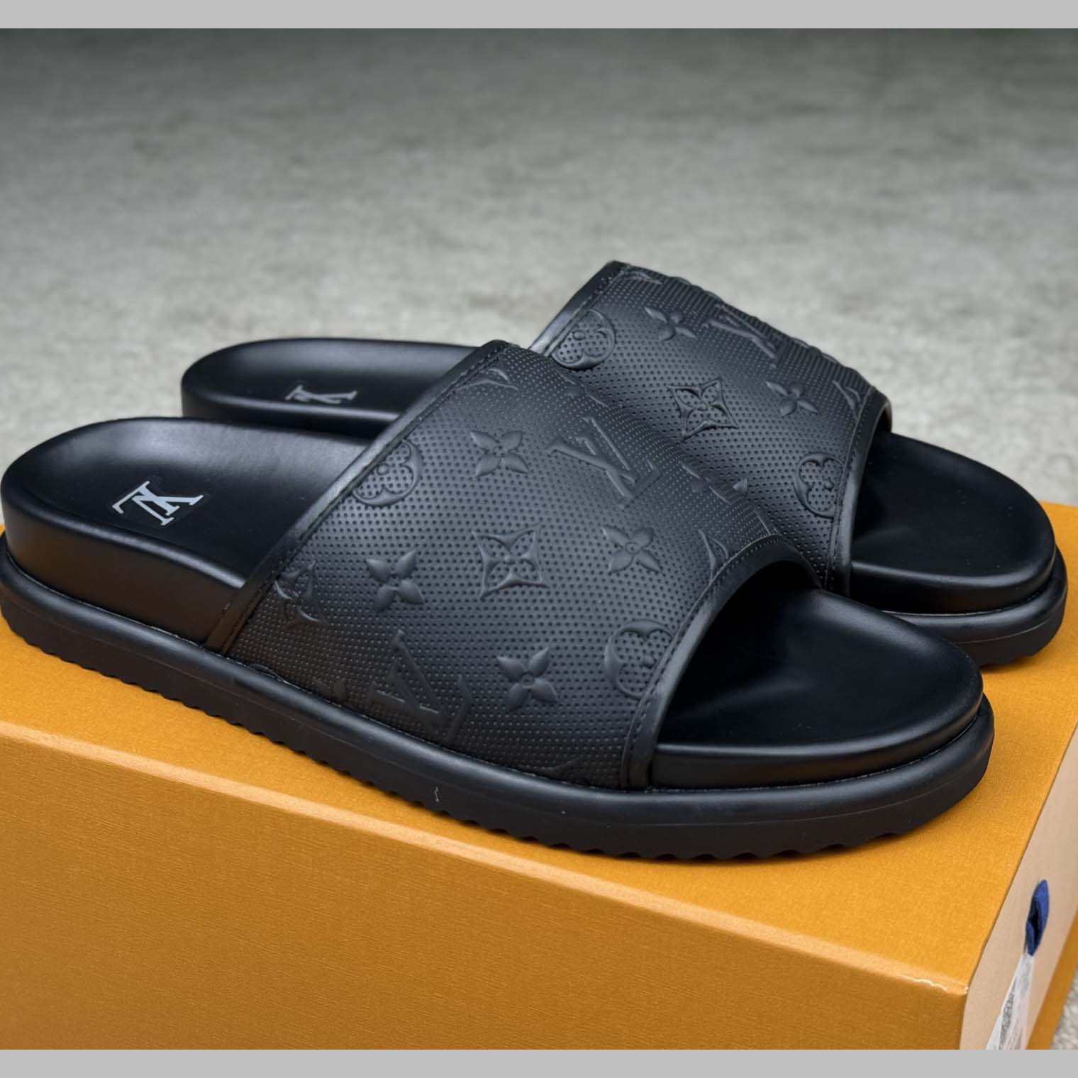 Louis Vuitton Miami Mule   1AHSNO - DopestKickz