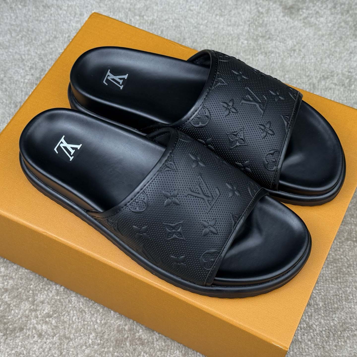 Louis Vuitton Miami Mule   1AHSNO - DopestKickz