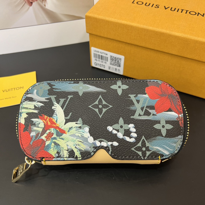 Louis Vuitton Sunglasses Pouch - DopestKickz