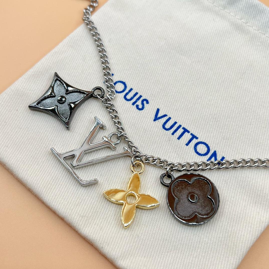 Louis Vuitton Collier pendentif LV Instinct   M00521 - DopestKickz